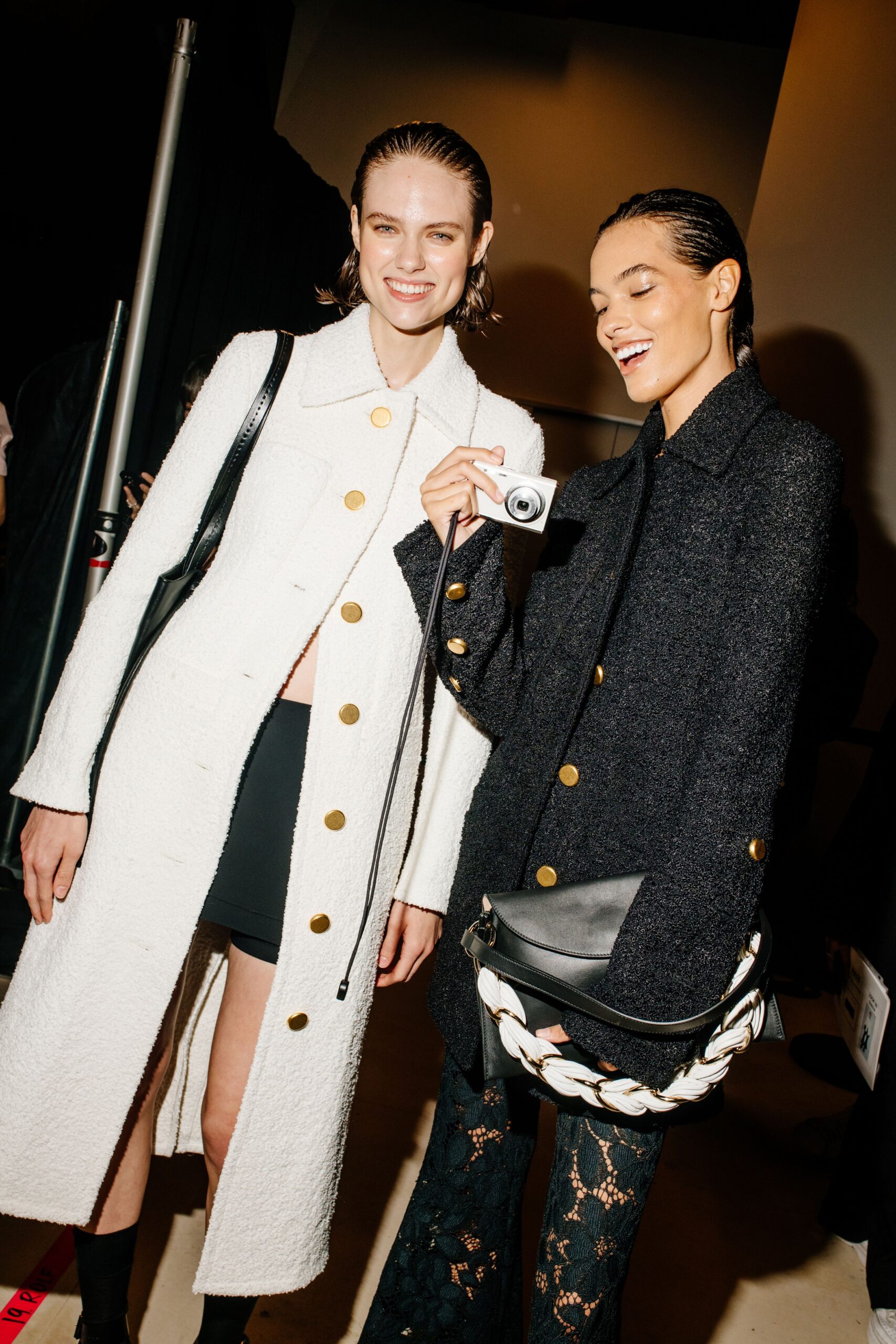 Εβδομάδα Μόδας Νέας Υόρκης SS23: Οι κορυφαίες backstage στιγμές-53
