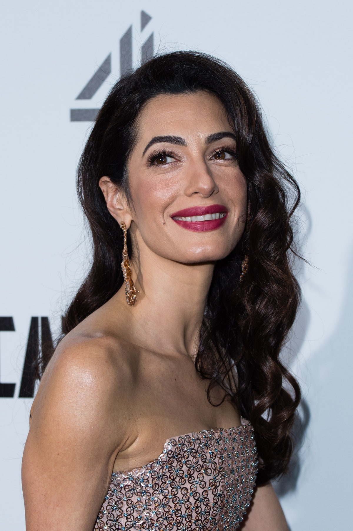 Amal Clooney: Τα καλύτερα hair moments της-6