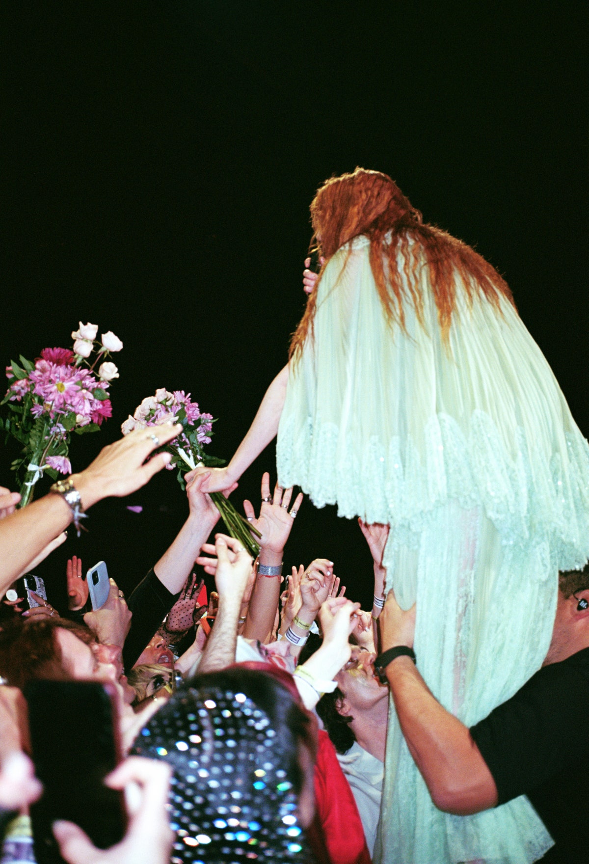 Florence Welch: Τα horror fairytale κοστούμια της περιοδείας της-3