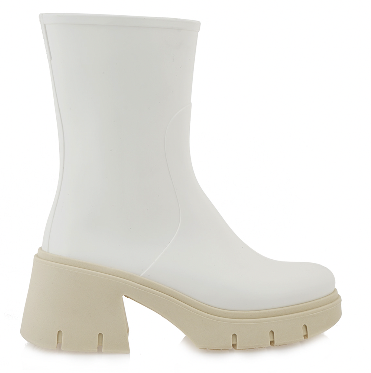 Λευκά ankle boots: Όλα τα σχέδια που πρέπει να επενδύσετε φέτος-3