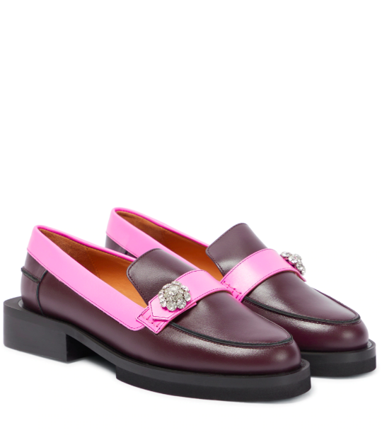 Τα χρωματιστά loafers είναι το νέο must-have για το γραφείο-6