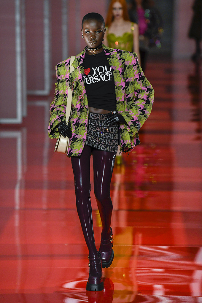 Κολάν: Με αυτά τα τοπ τα συνδυάζουν οι fashion insiders-5
