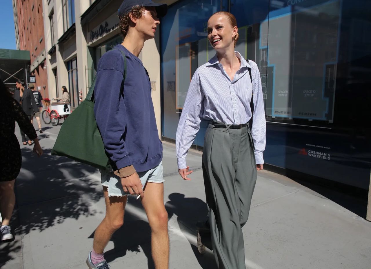 Tailored minimalism: Το street style επιβεβαιώνει το πιο chic look της σεζόν-7