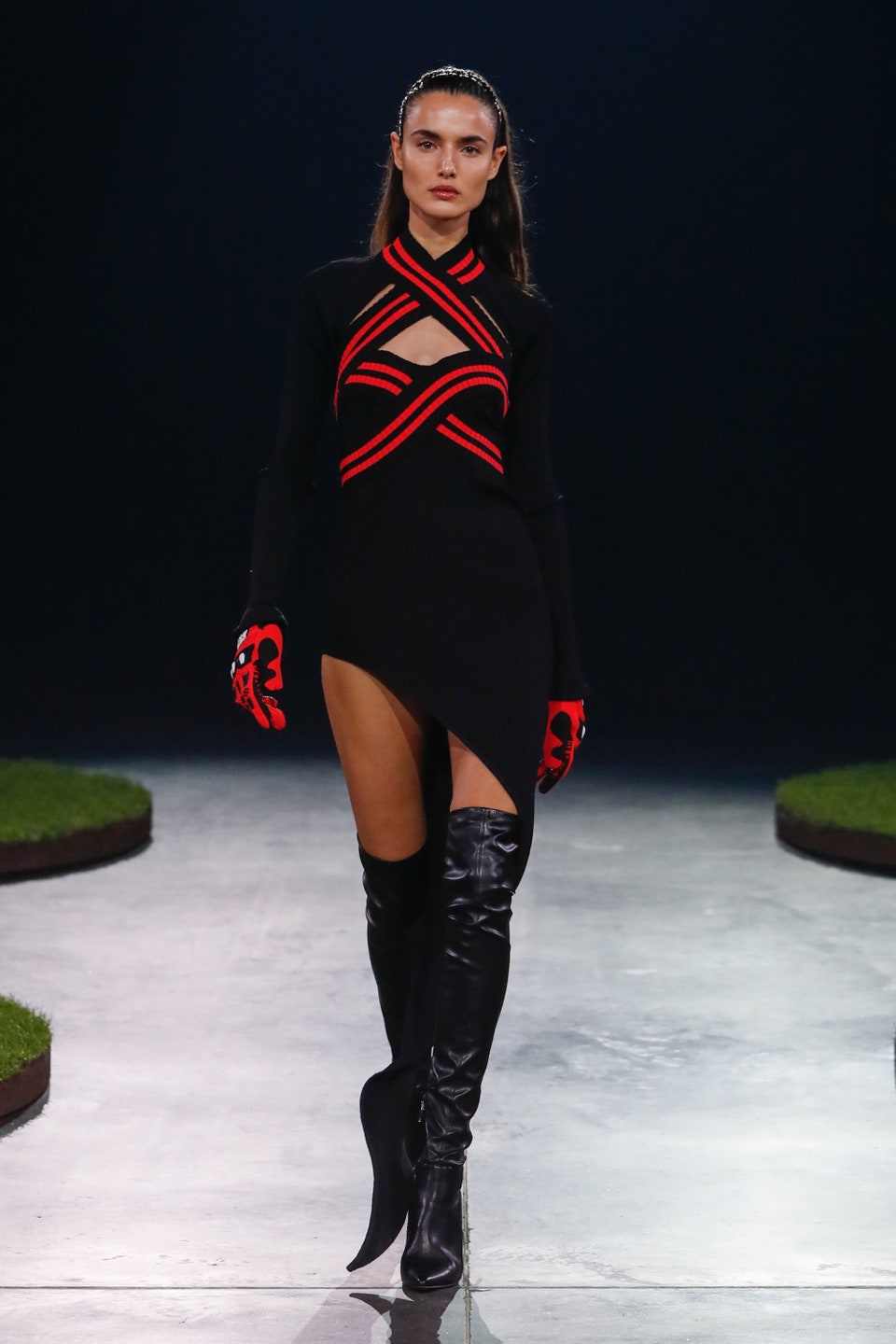 Ψηλές μπότες και φορέματα: To πιο θηλυκό style duo του φθινοπώρου-5