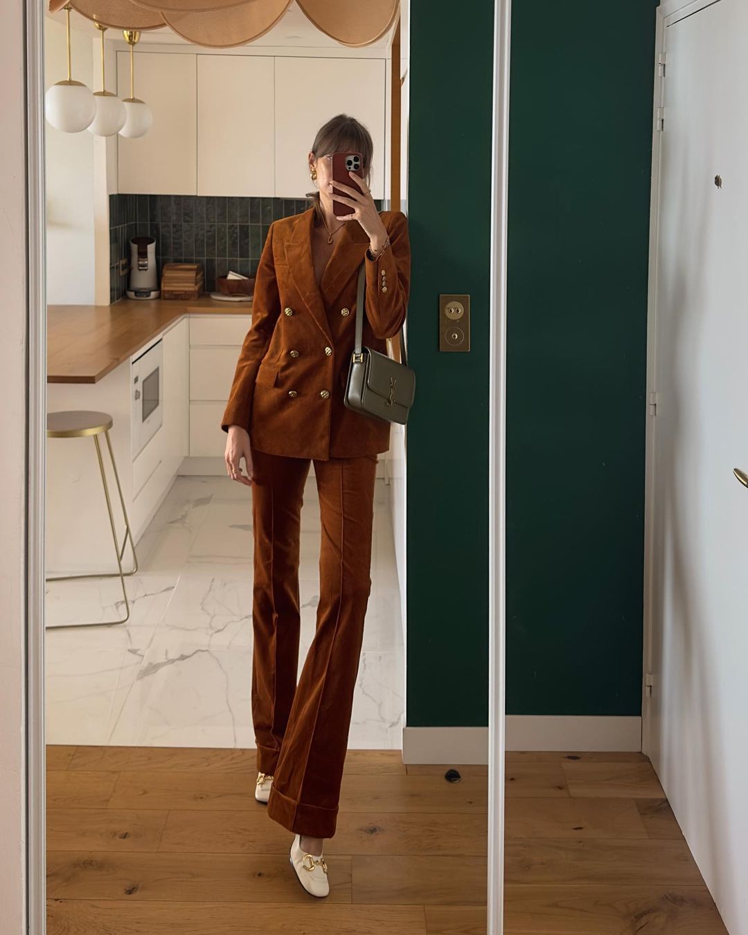 French Chic: 5 χειμερινές τάσεις για να ντυθείτε όπως οι Γαλλίδες-5