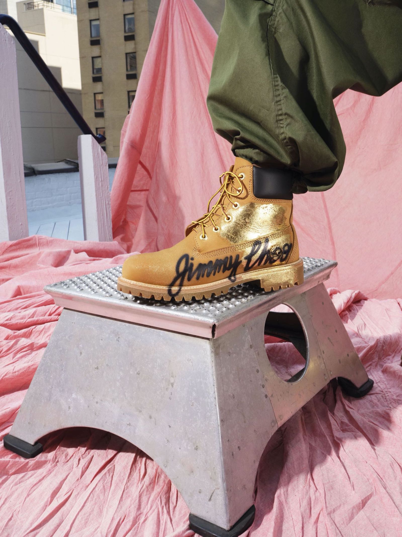Jimmy Choo Χ Timberland: H νέα συλλογή είναι ο ορισμός του urban glamour-1