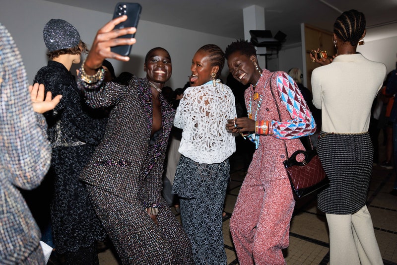 Chanel-Dakar: Η Métiers d’art collection ταξίδεψε στην Σενεγάλη-25