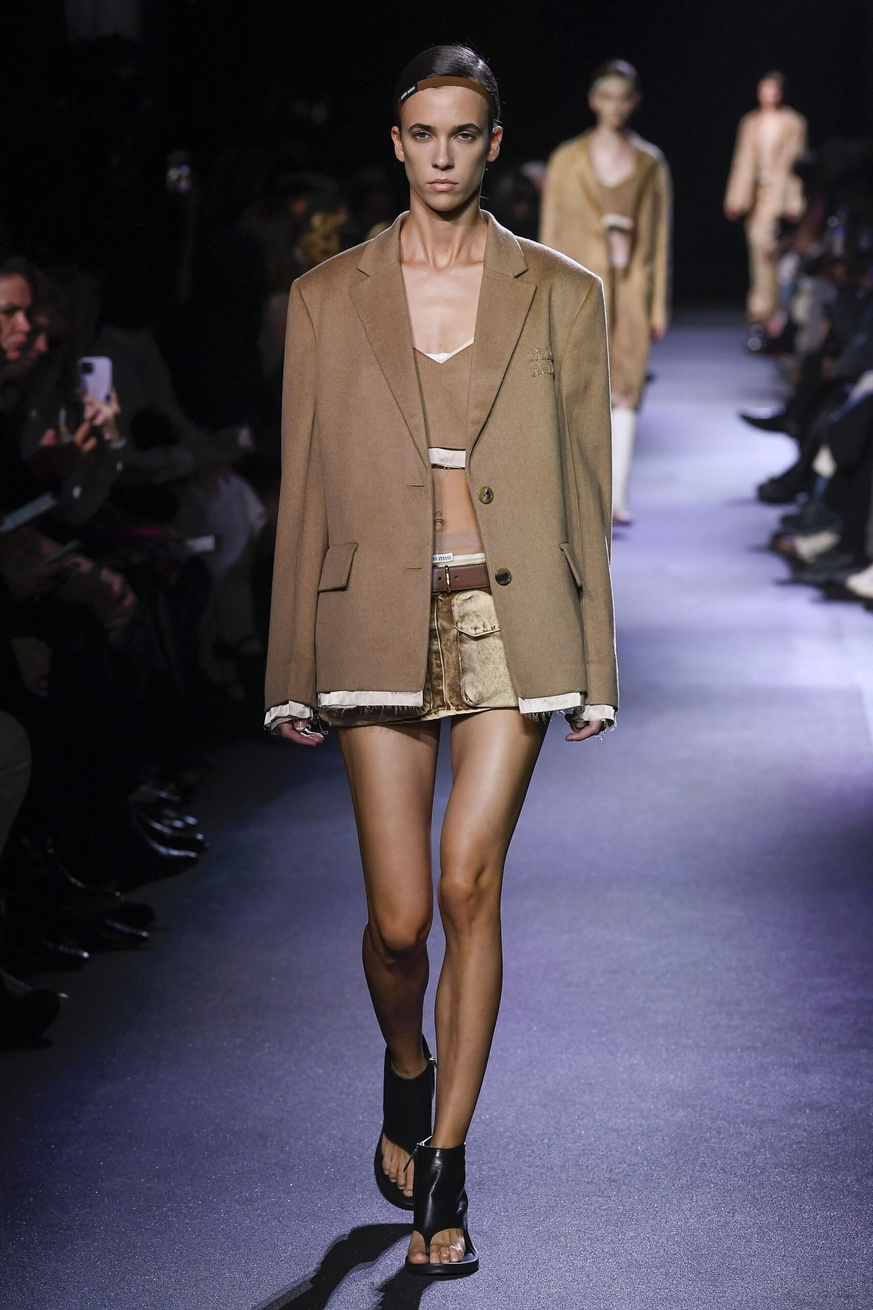 Καμηλό: Το total look θα είναι η μεγαλύτερη τάση τη νέα χρονιά-2