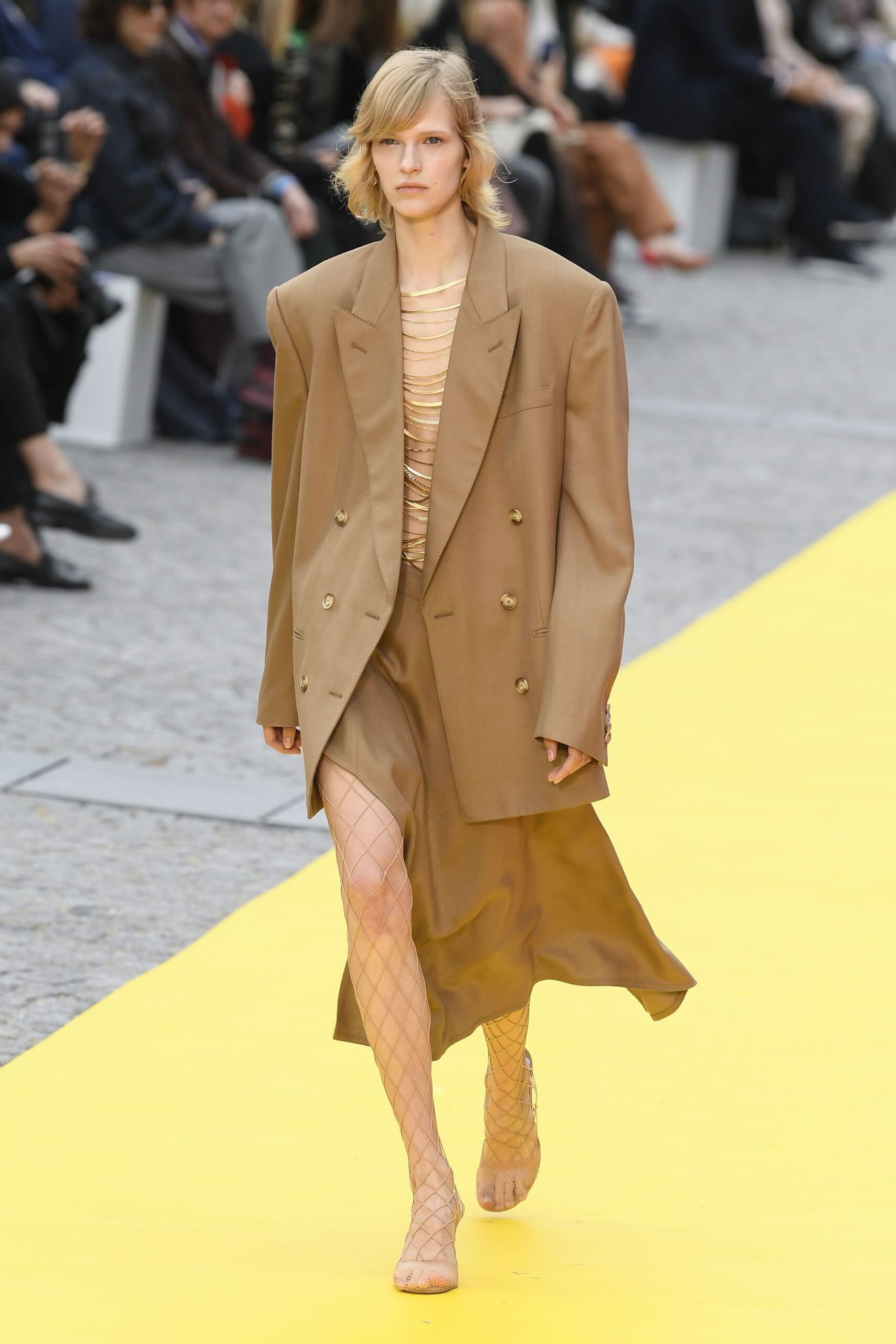 Καμηλό: Το total look θα είναι η μεγαλύτερη τάση τη νέα χρονιά-3
