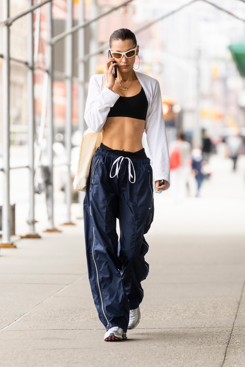 Parachute pants: Θα αντικαταστήσουν το τζιν;-2