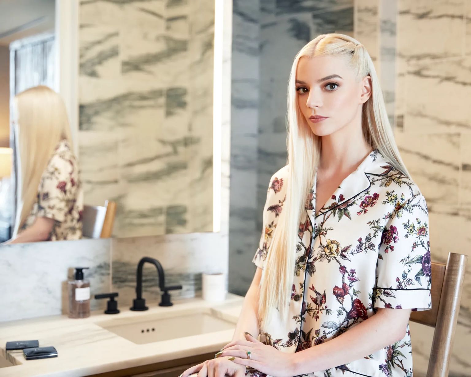 Anya Taylor Joy: Όλες οι λεπτομέρειες για το supermodel-inspired beauty look στις Χρυσές Σφαίρες-1