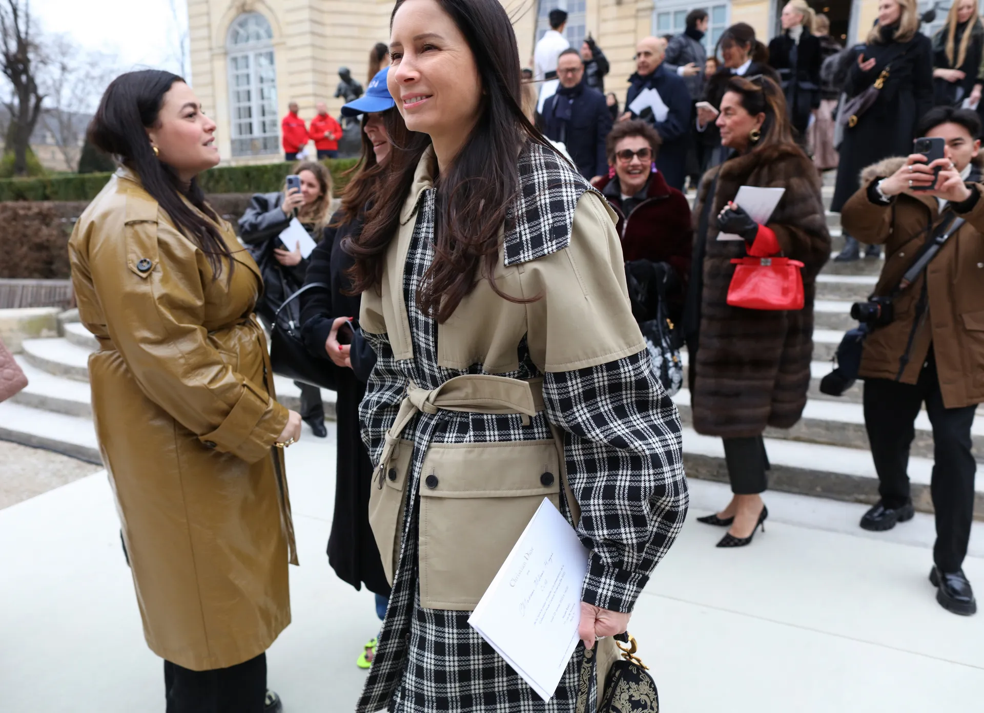 Οι 8 τάσεις στα πανωφόρια που είδαμε στο street style του Παρισιού-10