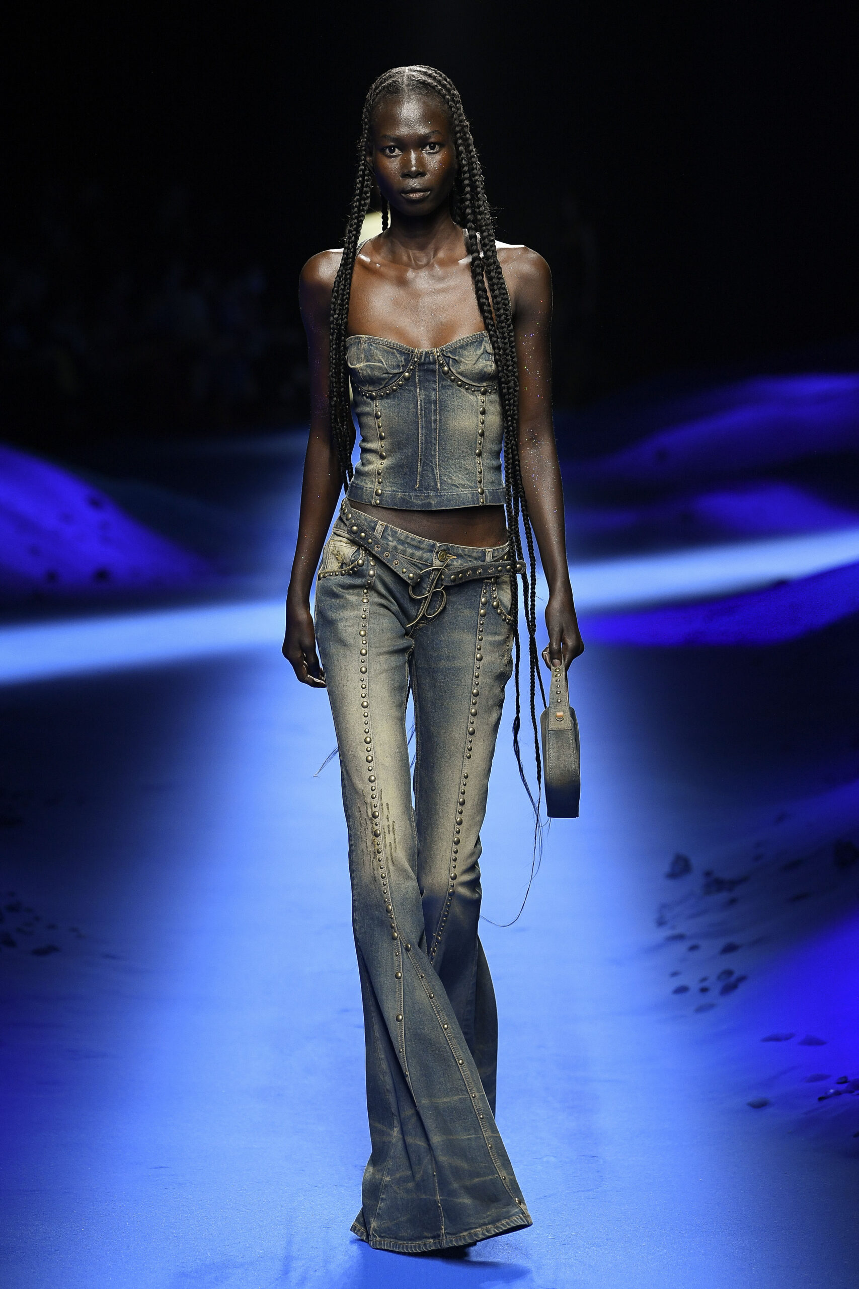 Jeans: Όλα τα στυλ που θα κυριαρχήσουν το 2023-5