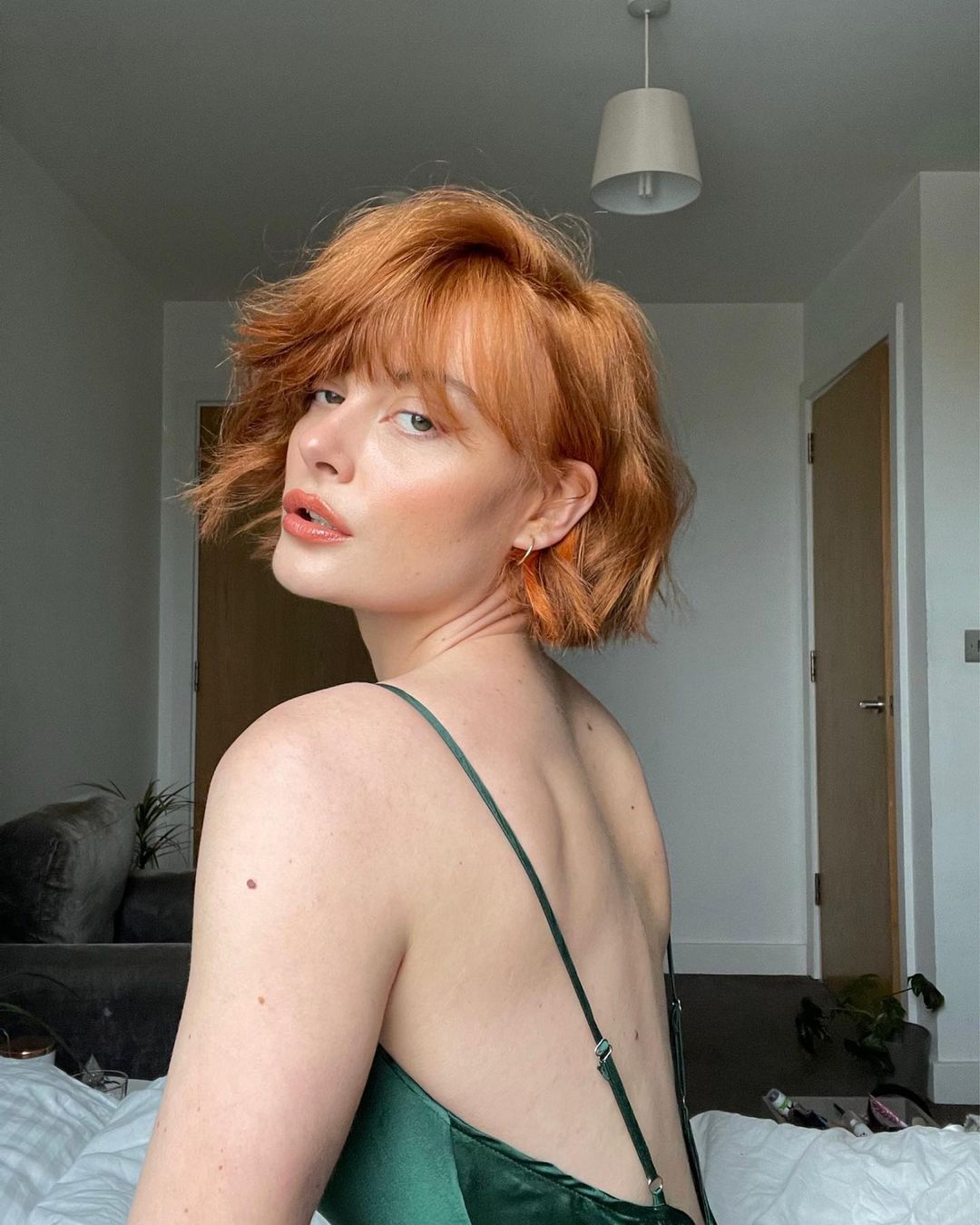 Ολόισια μαλλιά, καρέ και αφέλειες: Τα 6 hair trends που θα κυριαρχήσουν το 2023-2
