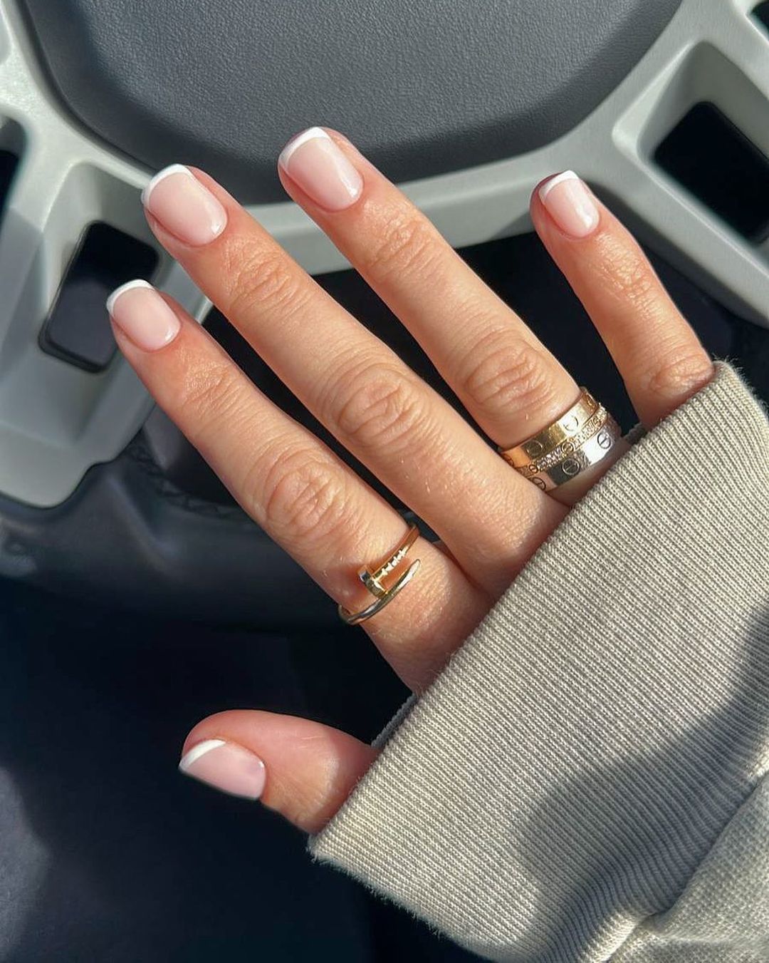Clean girl nails: 8 ιδέες για το πιο κομψό μίνιμαλ μανικιούρ-2