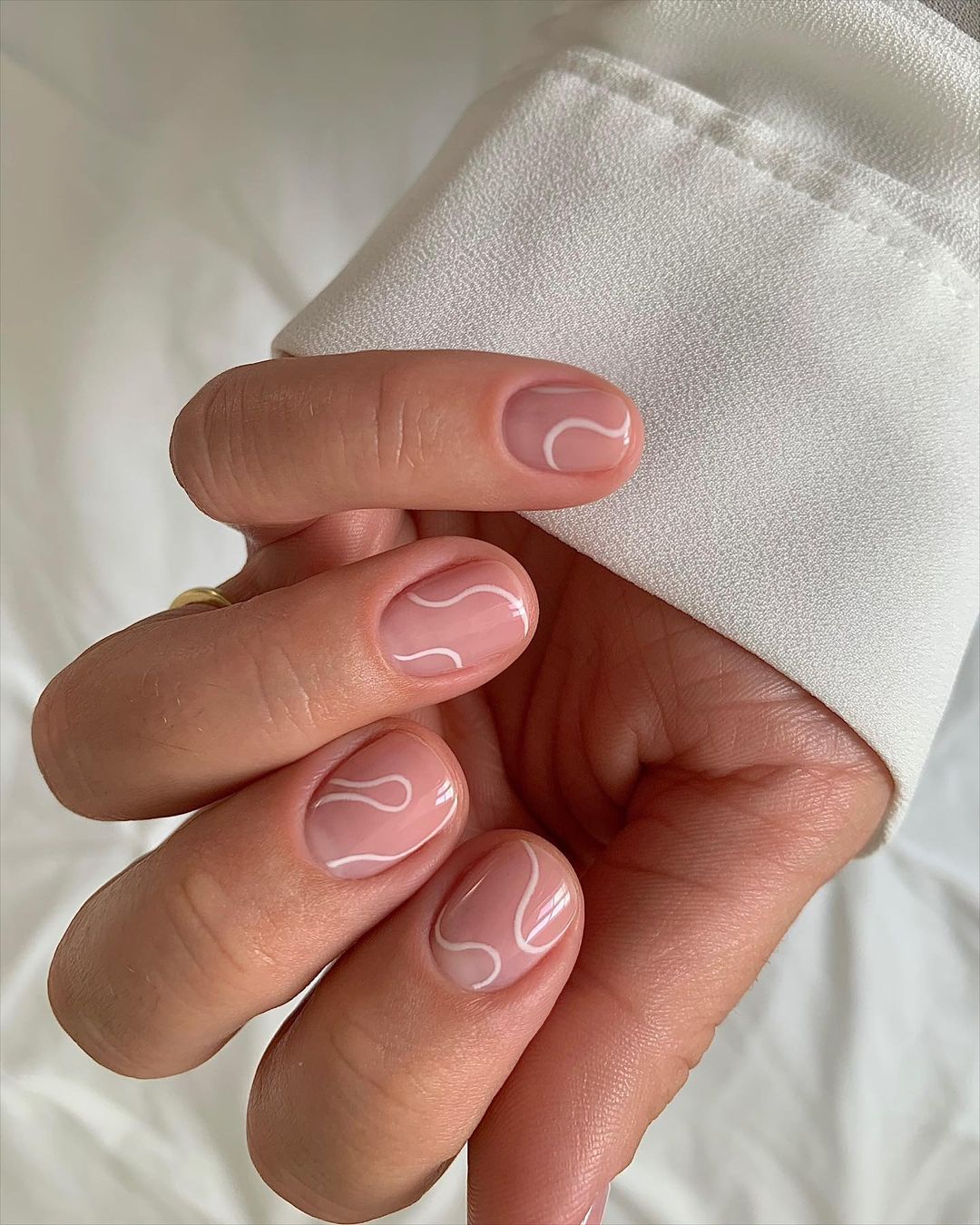 Clean girl nails: 8 ιδέες για το πιο κομψό μίνιμαλ μανικιούρ-5
