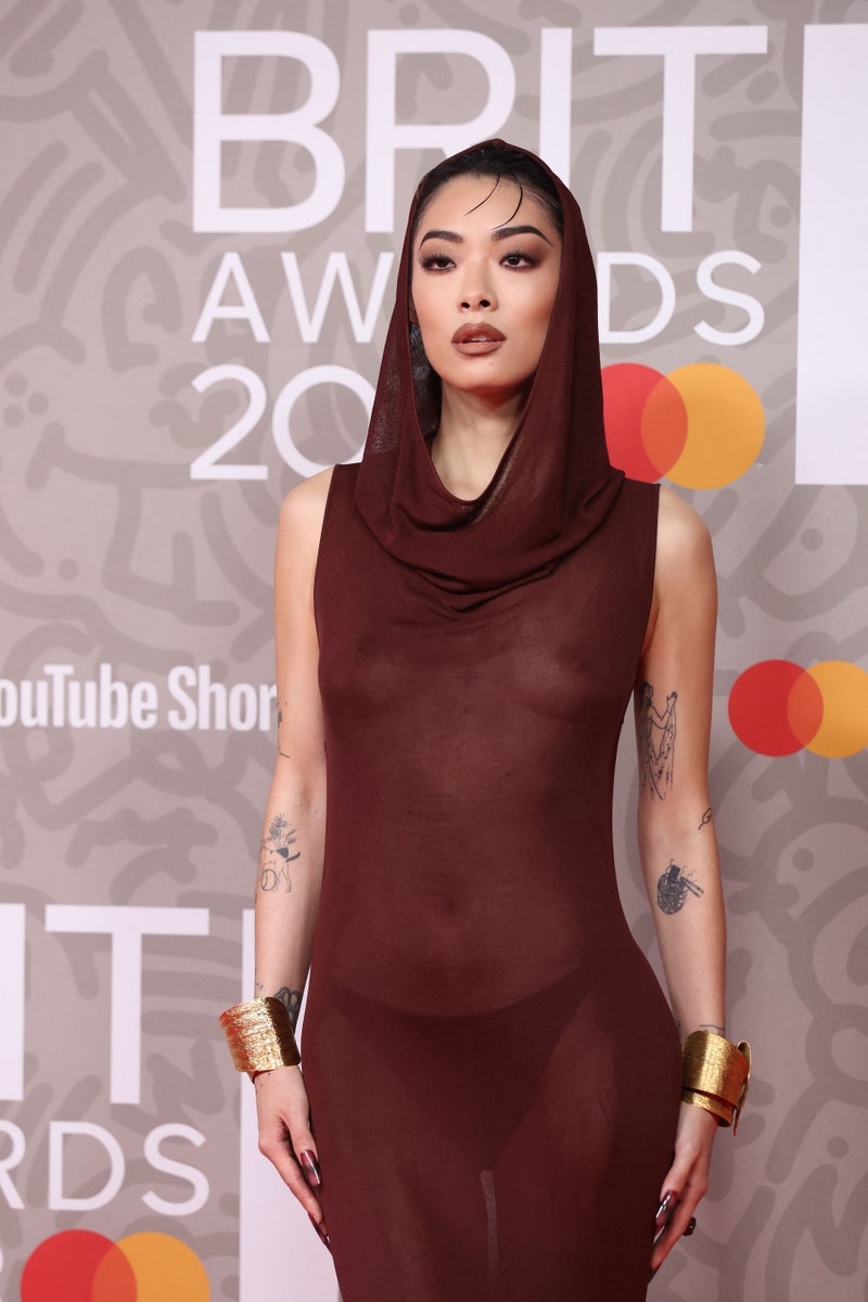 Brit Awards 2023: Οι ωραιότερες εμφανίσεις στο κόκκινο χαλί-5