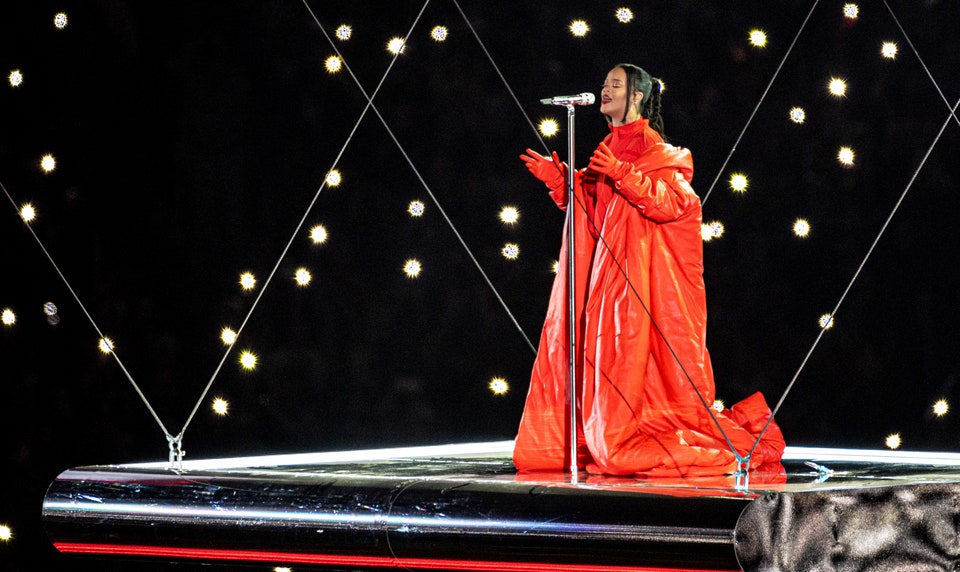 Super Bowl 2023: Η Rihanna ανακοίνωσε τη δεύτερη εγκυμοσύνη της φορώντας Loewe-2