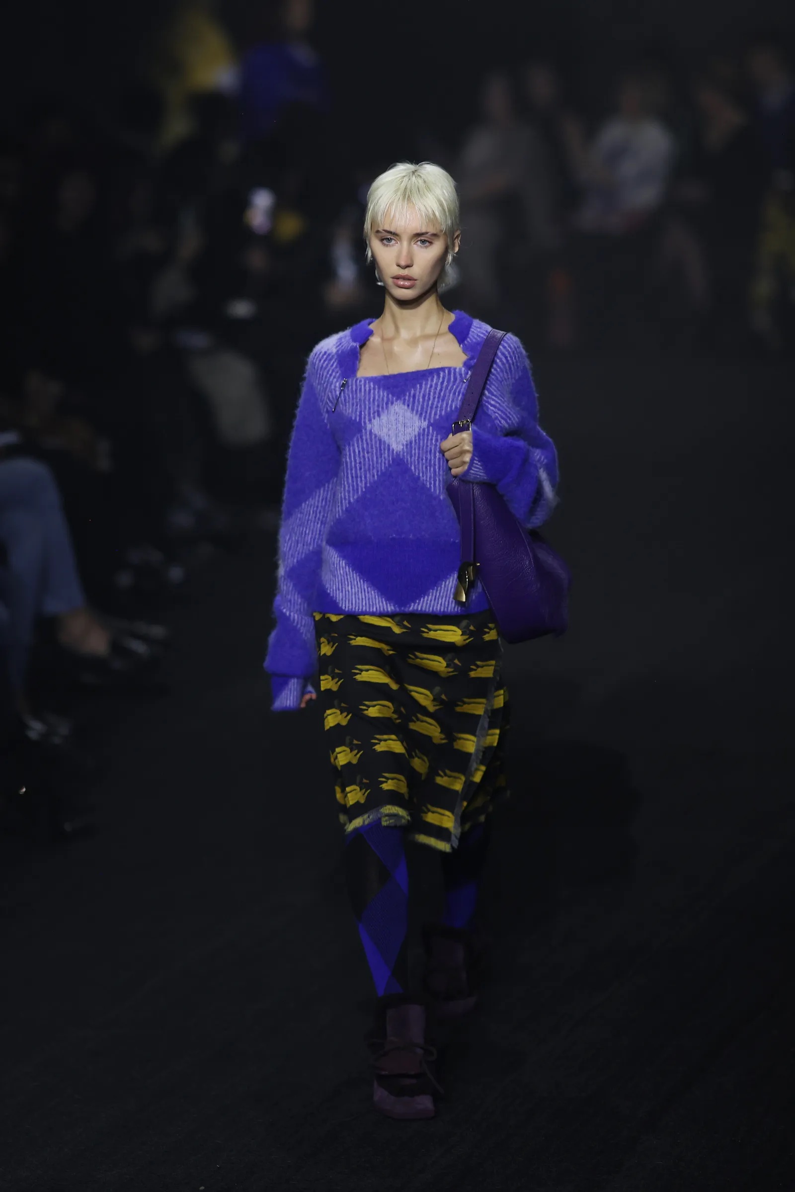 Burberry FW23: Όλες οι λεπτομέρειες για το πρώτο show του Daniel Lee στον οίκο-2