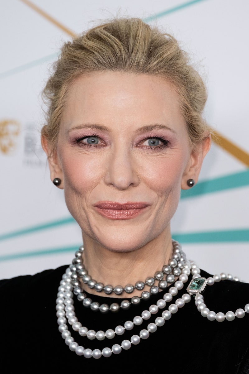 BAFTAs 2023: Τα πιο εντυπωσιακά beauty looks-3