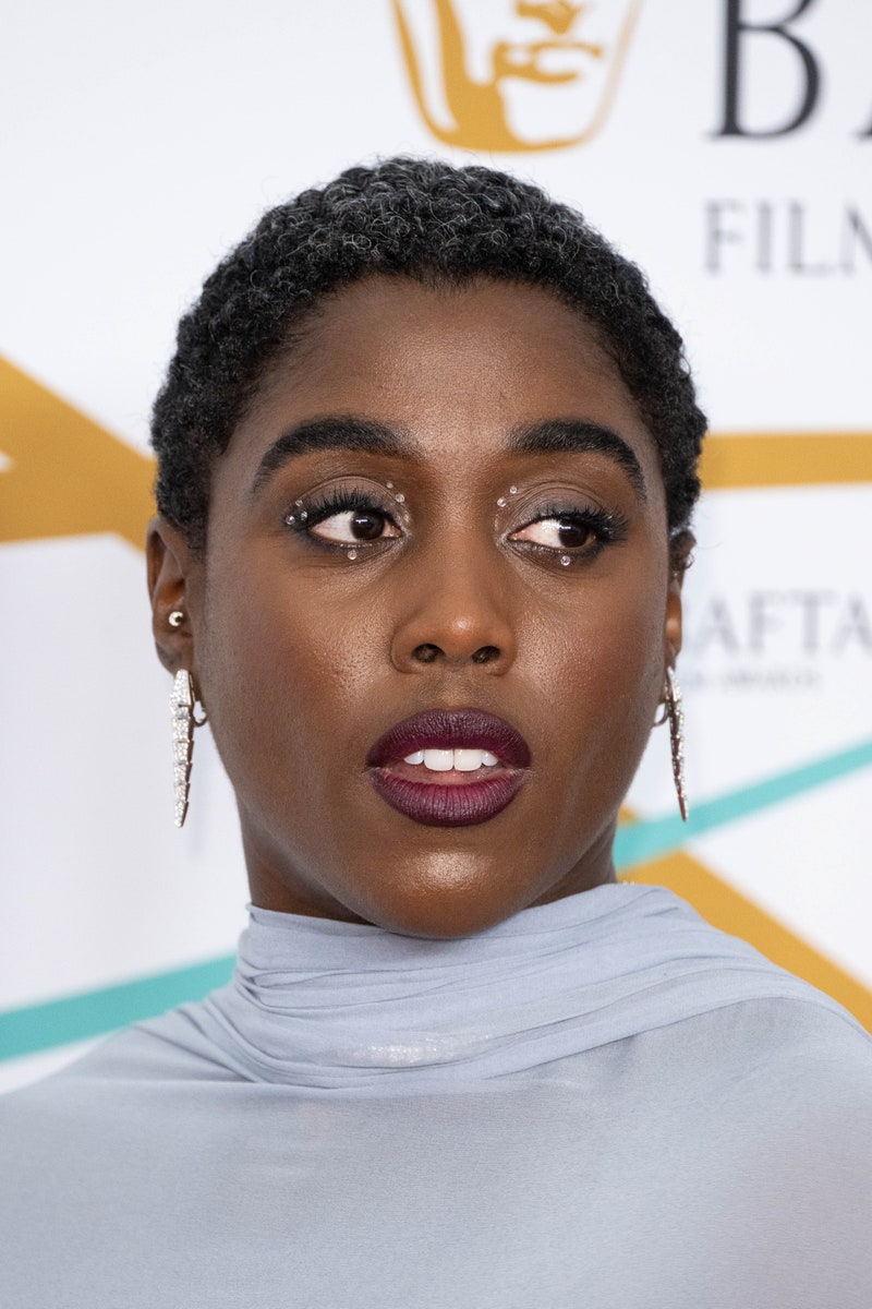 BAFTAs 2023: Τα πιο εντυπωσιακά beauty looks-5