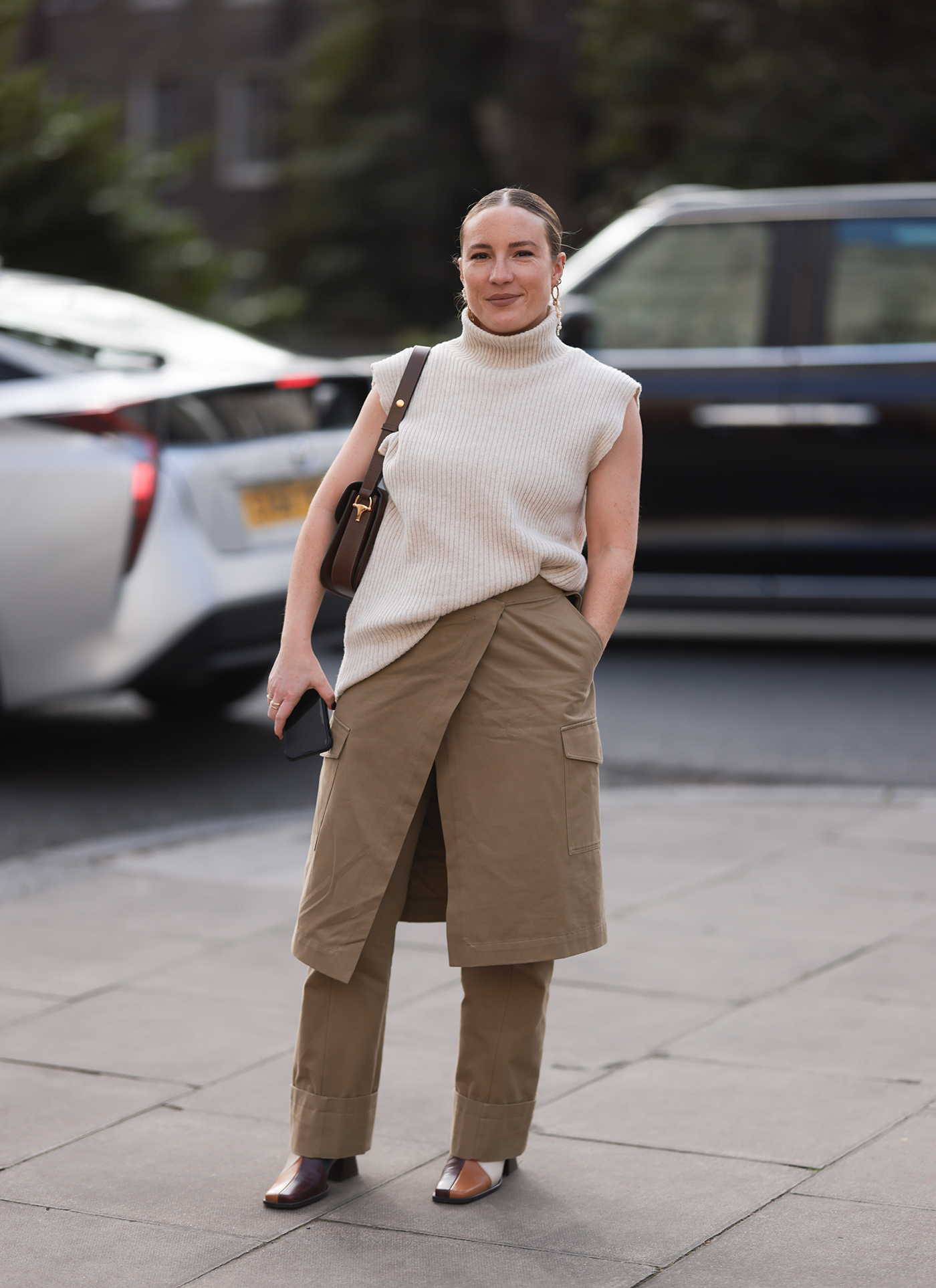 Ankle boots: Πώς θα τα φορέσετε την άνοιξη στο γραφείο;-5