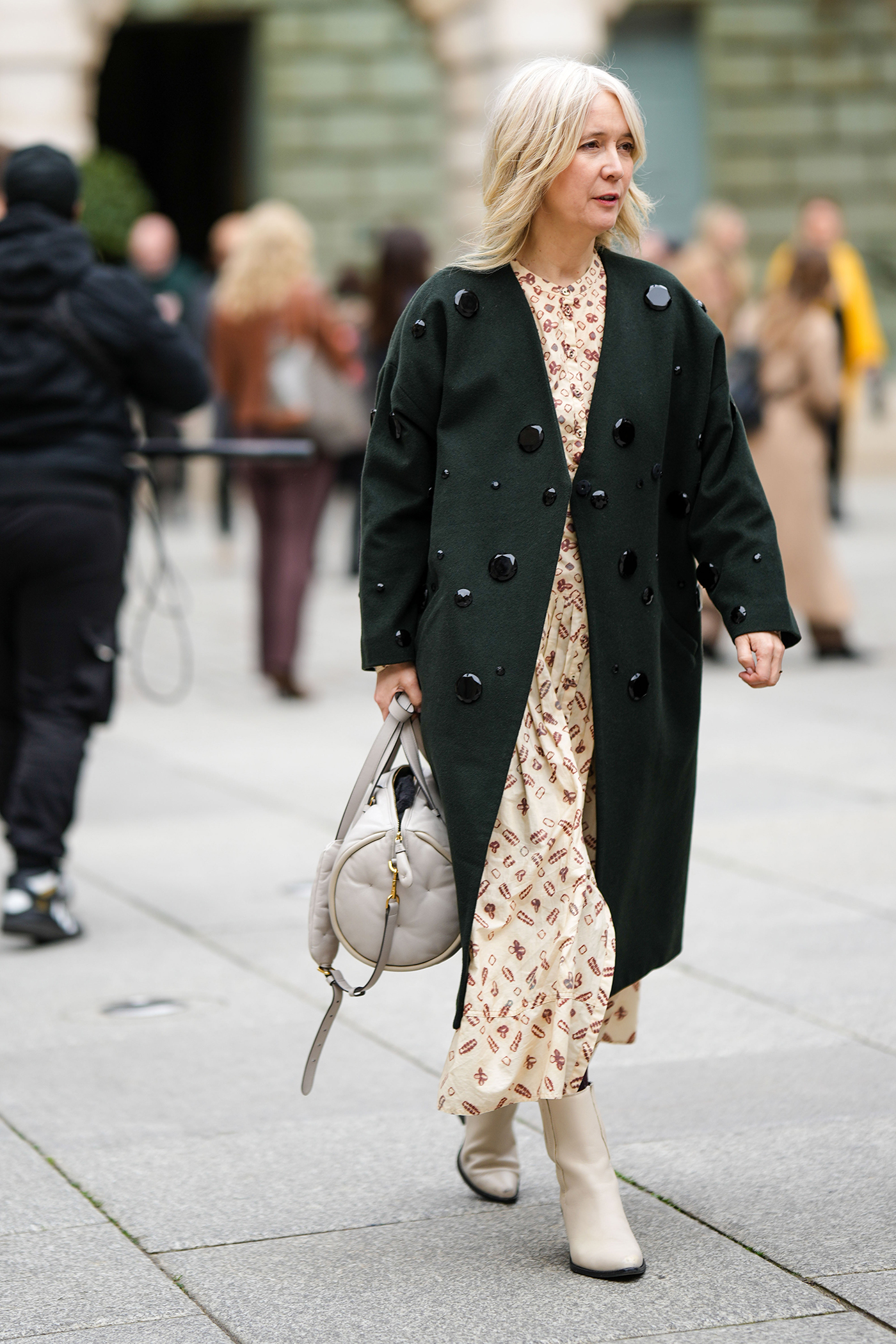 Ankle boots: Πώς θα τα φορέσετε την άνοιξη στο γραφείο;-4