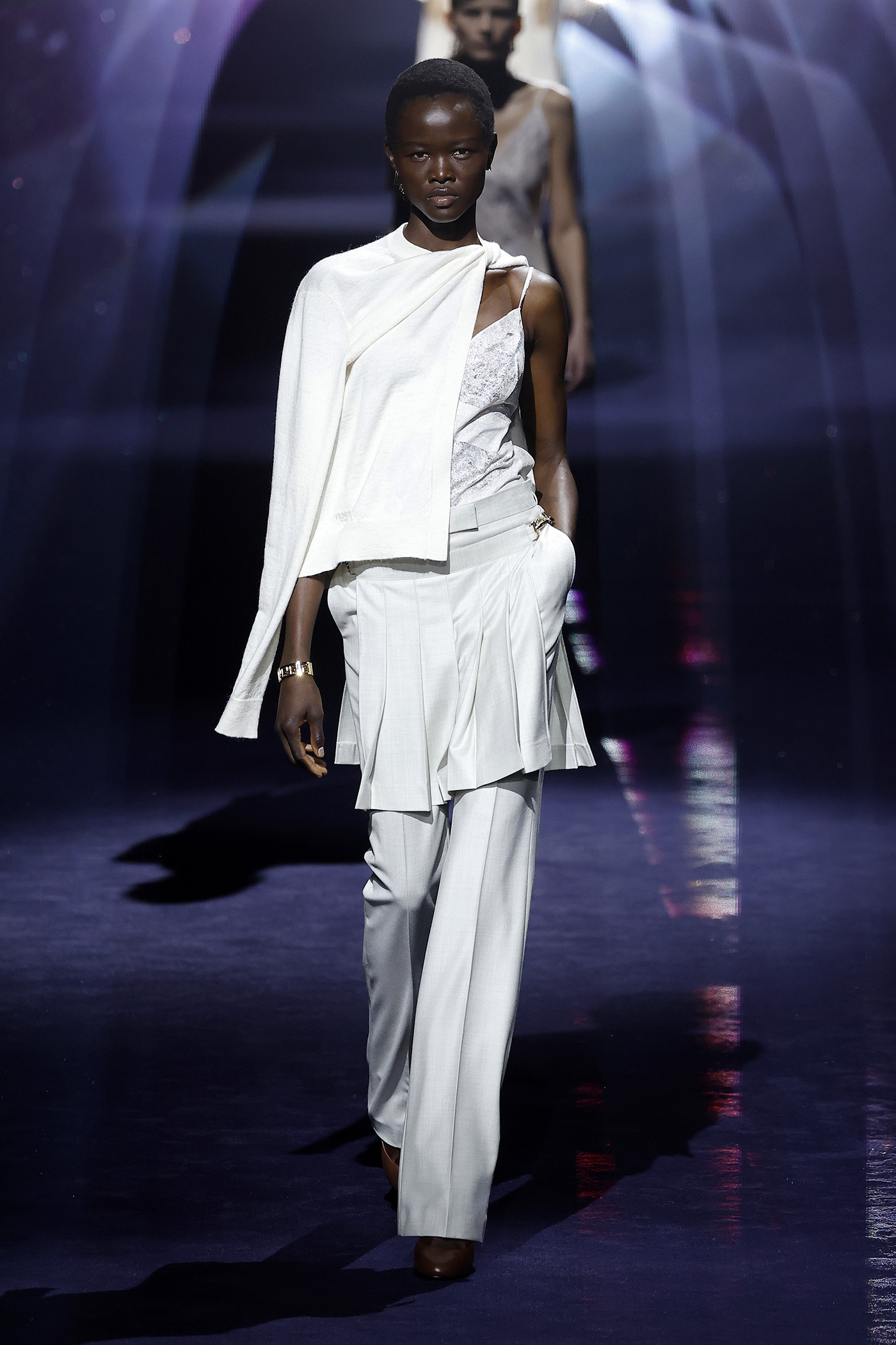 Fendi FW23-24: Το modern classic στυλ στο επίκεντρο-4
