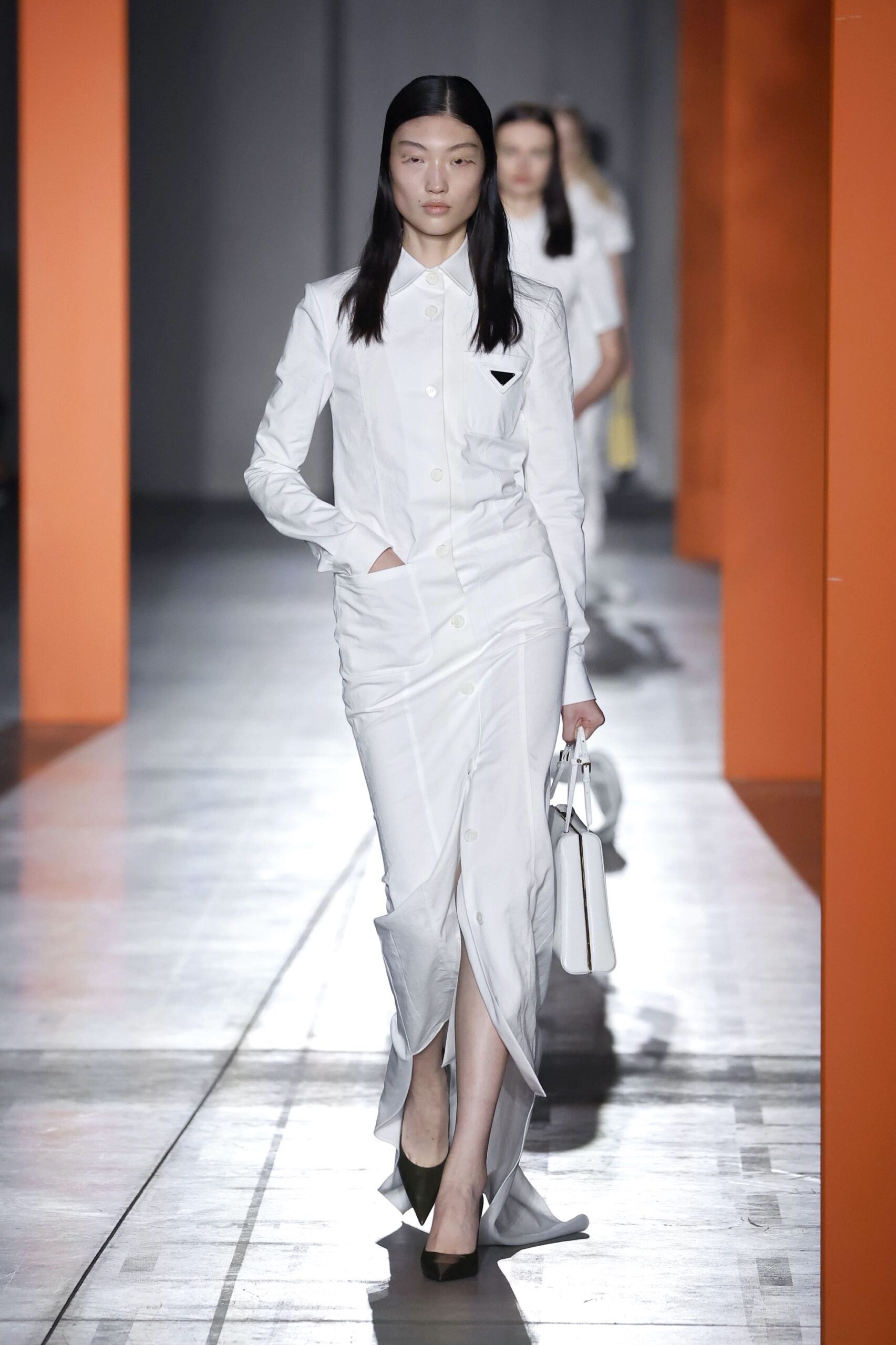 Prada AW23: Η νέα συλλογή φέρνει το bridal look στην καθημερινότητα-5