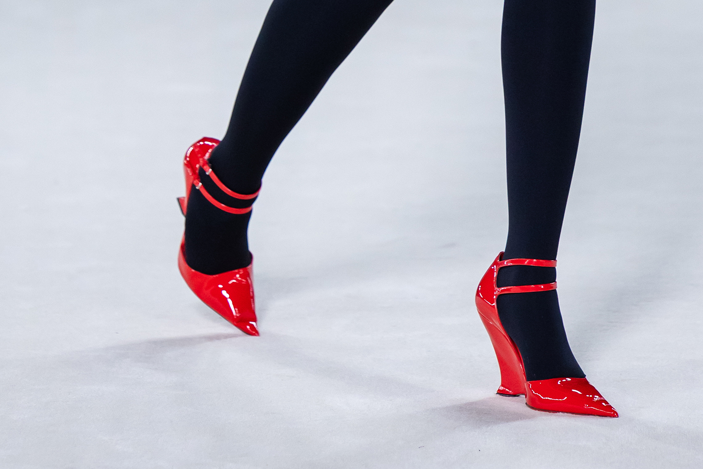 Slim wedge shoes: Τα παπούτσια που έχουν την προσοχή μας τώρα-3
