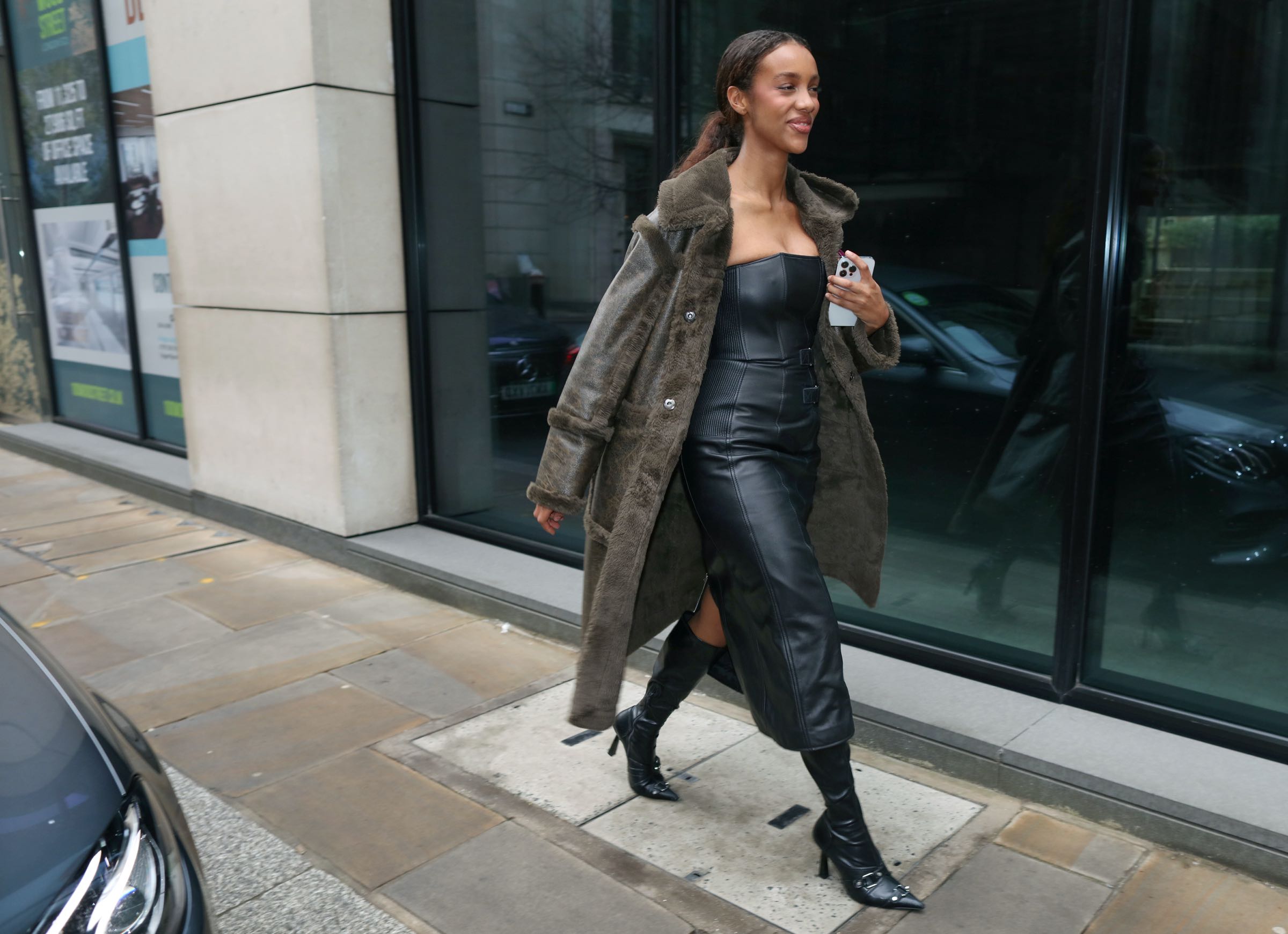 Εβδομάδα Μόδας Λονδίνου: Οι best of street style εμφανίσεις-6