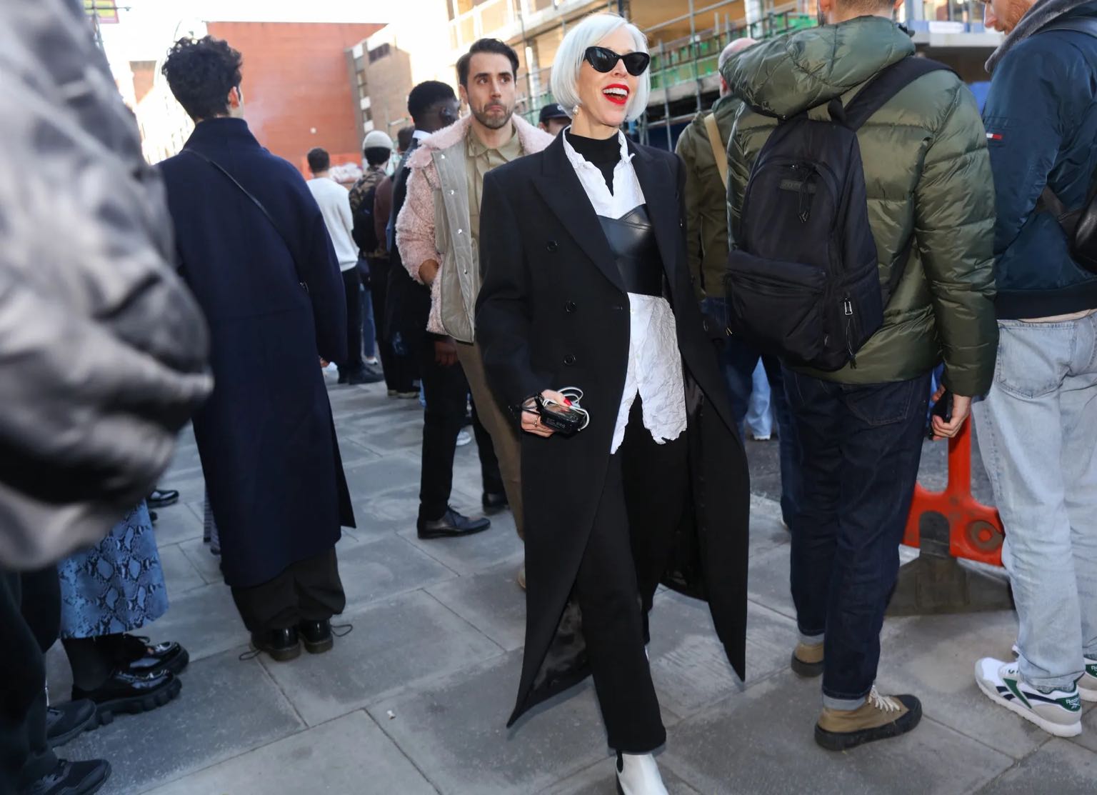 12 hairstyle που θα αντιγράψουμε από το street style τώρα-6