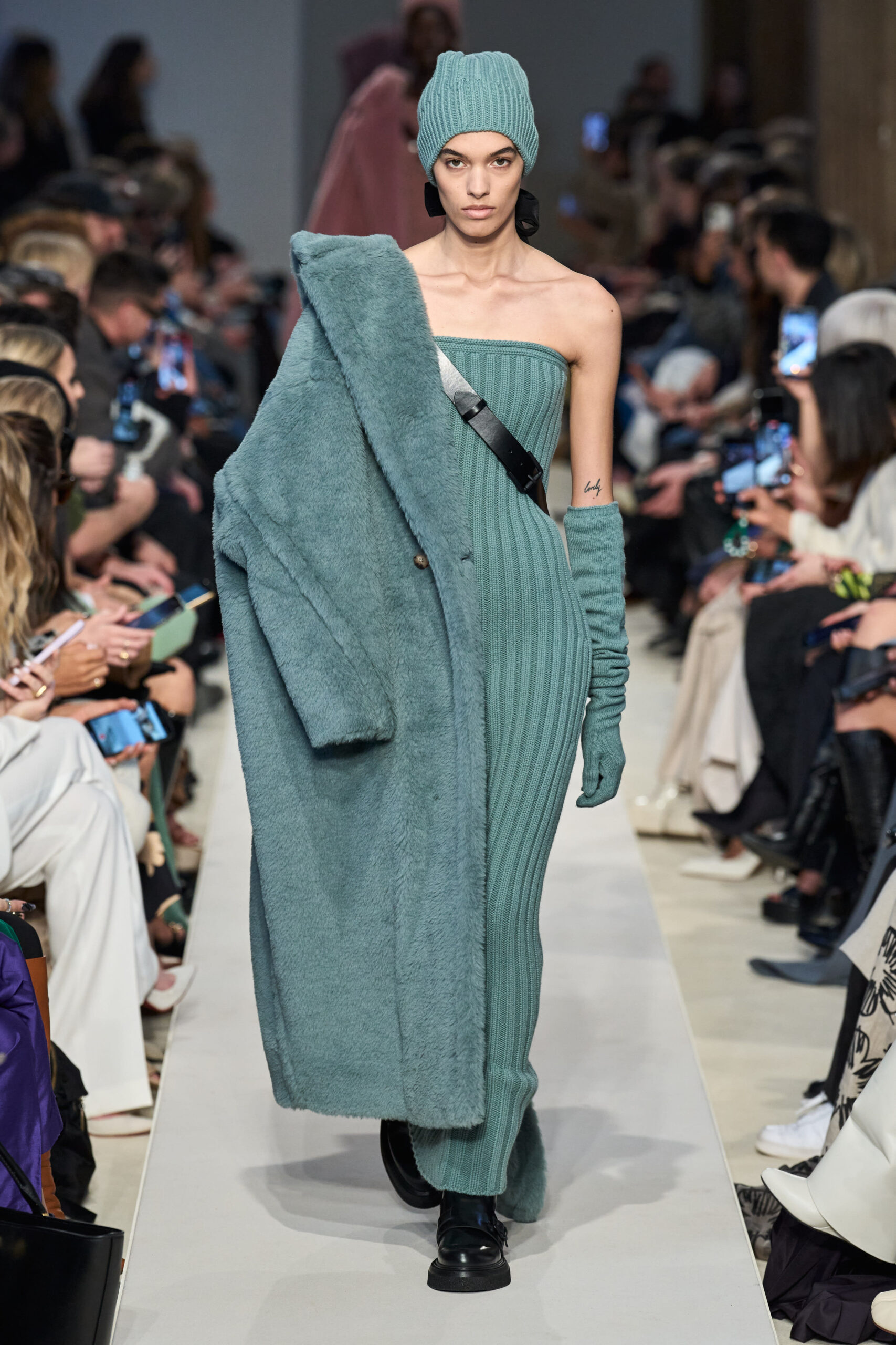 Εβδομάδα Μόδας Μιλάνου: 5 νέα coat trends από τον οίκο Max Mara-3