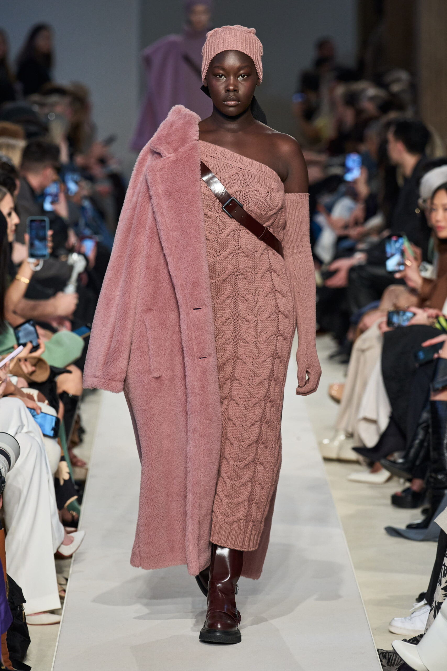 Εβδομάδα Μόδας Μιλάνου: 5 νέα coat trends από τον οίκο Max Mara-2