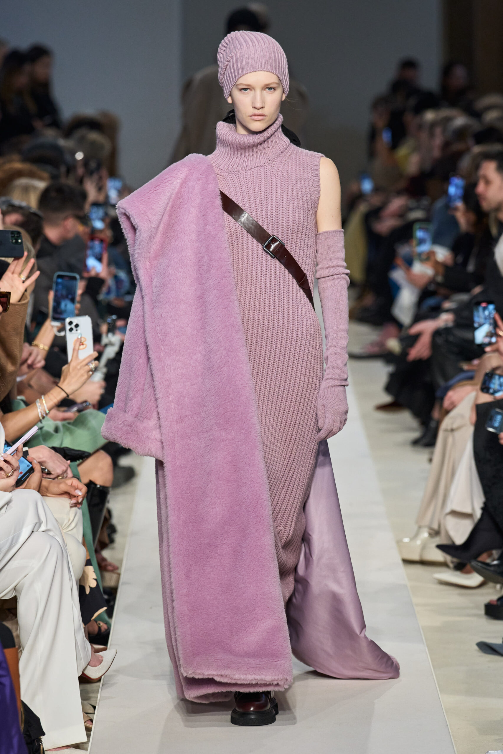Εβδομάδα Μόδας Μιλάνου: 5 νέα coat trends από τον οίκο Max Mara-4