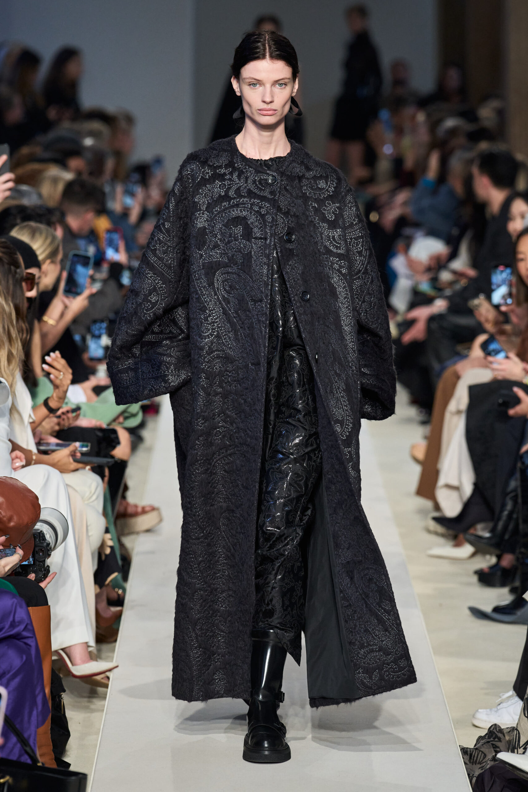 Εβδομάδα Μόδας Μιλάνου: 5 νέα coat trends από τον οίκο Max Mara-7