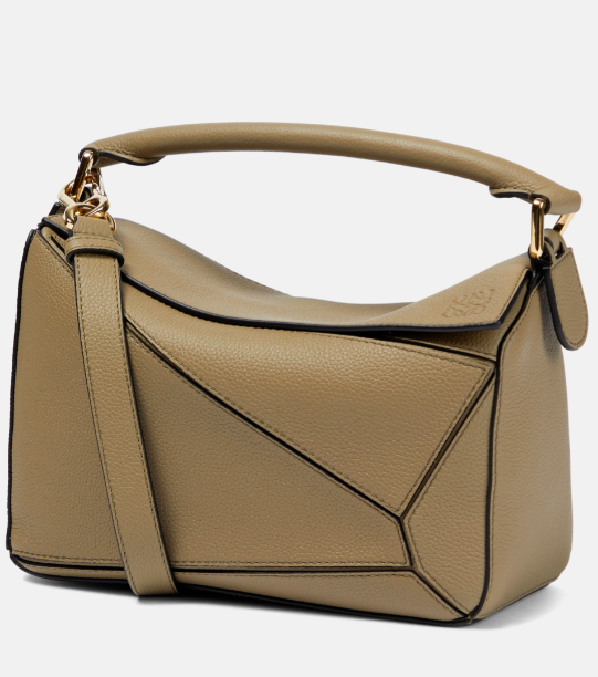 Αυτή η Loewe τσάντα είναι το it accessory τώρα-3