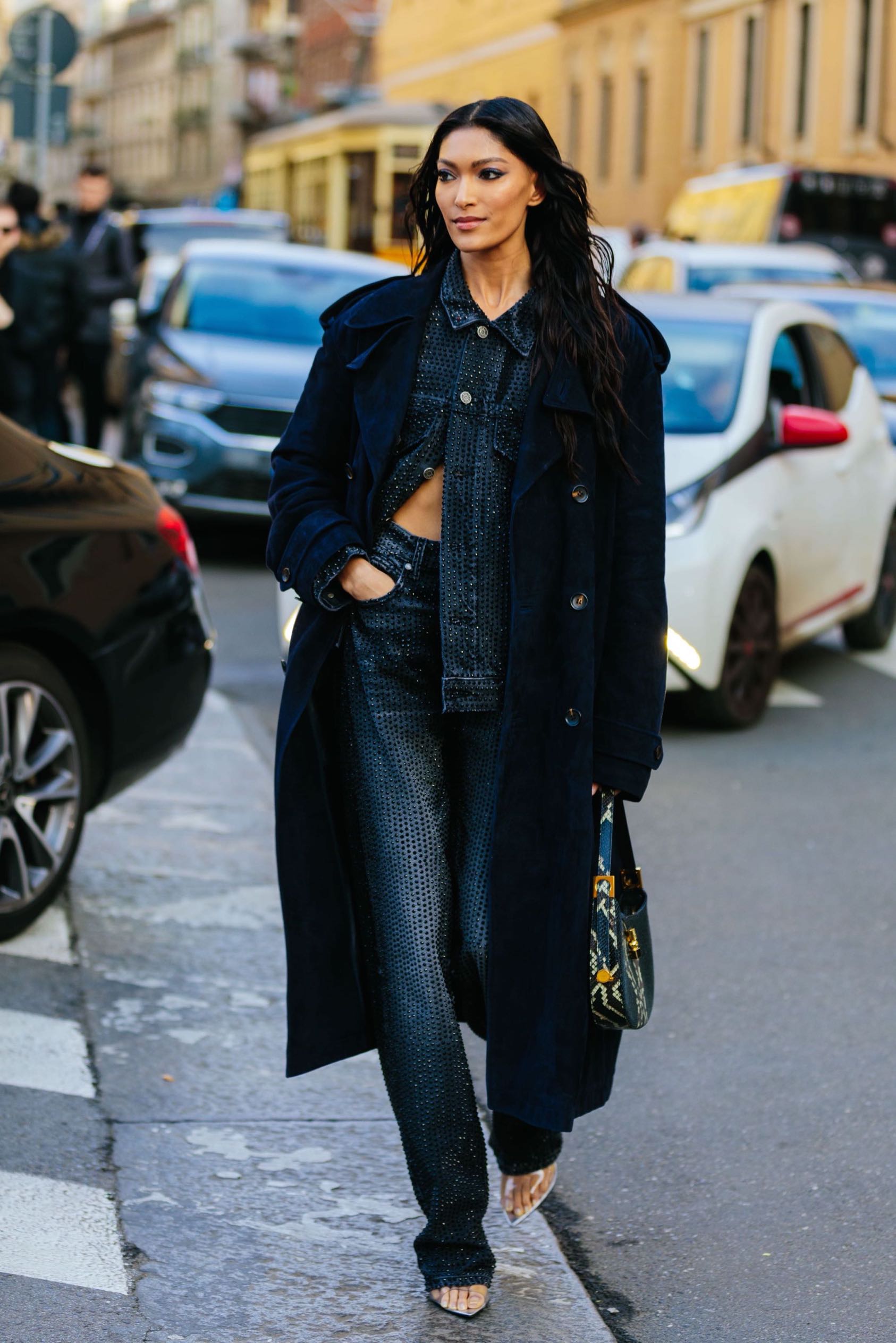 Denim pieces: Οι τοπ συνδυασμοί της άνοιξης από το street style-3
