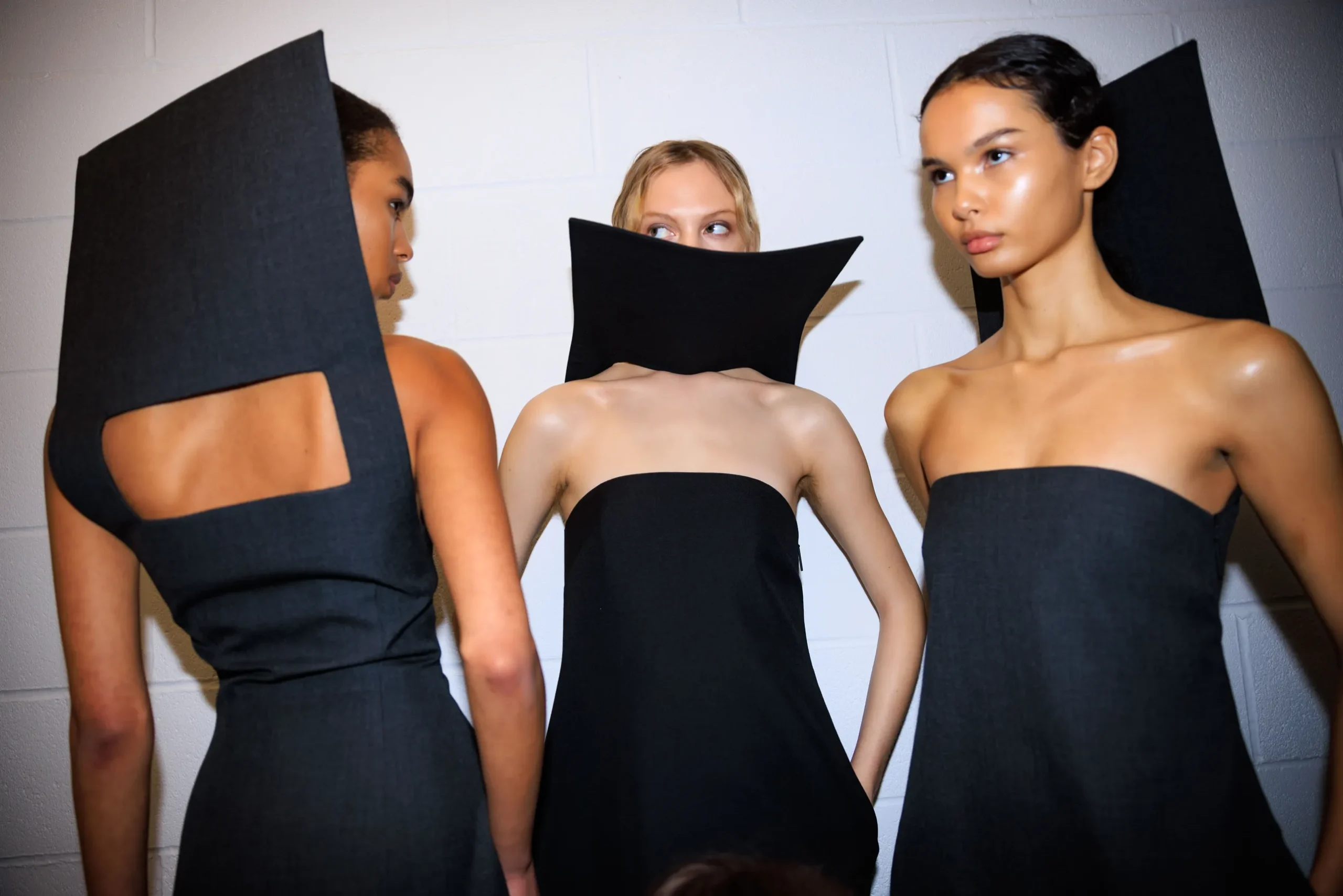 Εβδομάδα Μόδας Λονδίνου FW23-24: Οι κορυφαίες backstage στιγμές-17