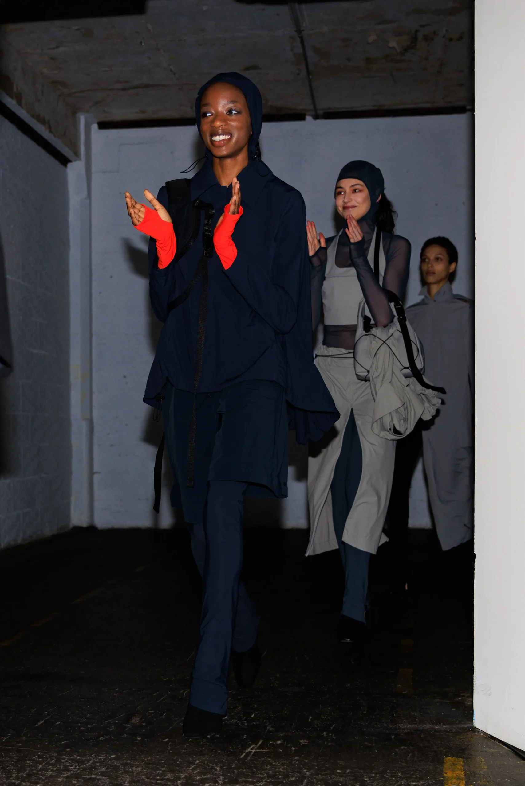 Εβδομάδα Μόδας Λονδίνου FW23-24: Οι κορυφαίες backstage στιγμές-40