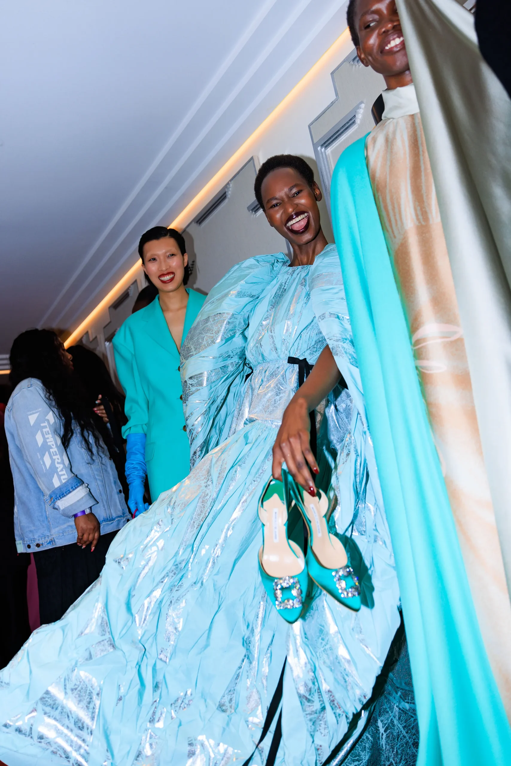 Εβδομάδα Μόδας Λονδίνου FW23-24: Οι κορυφαίες backstage στιγμές-32