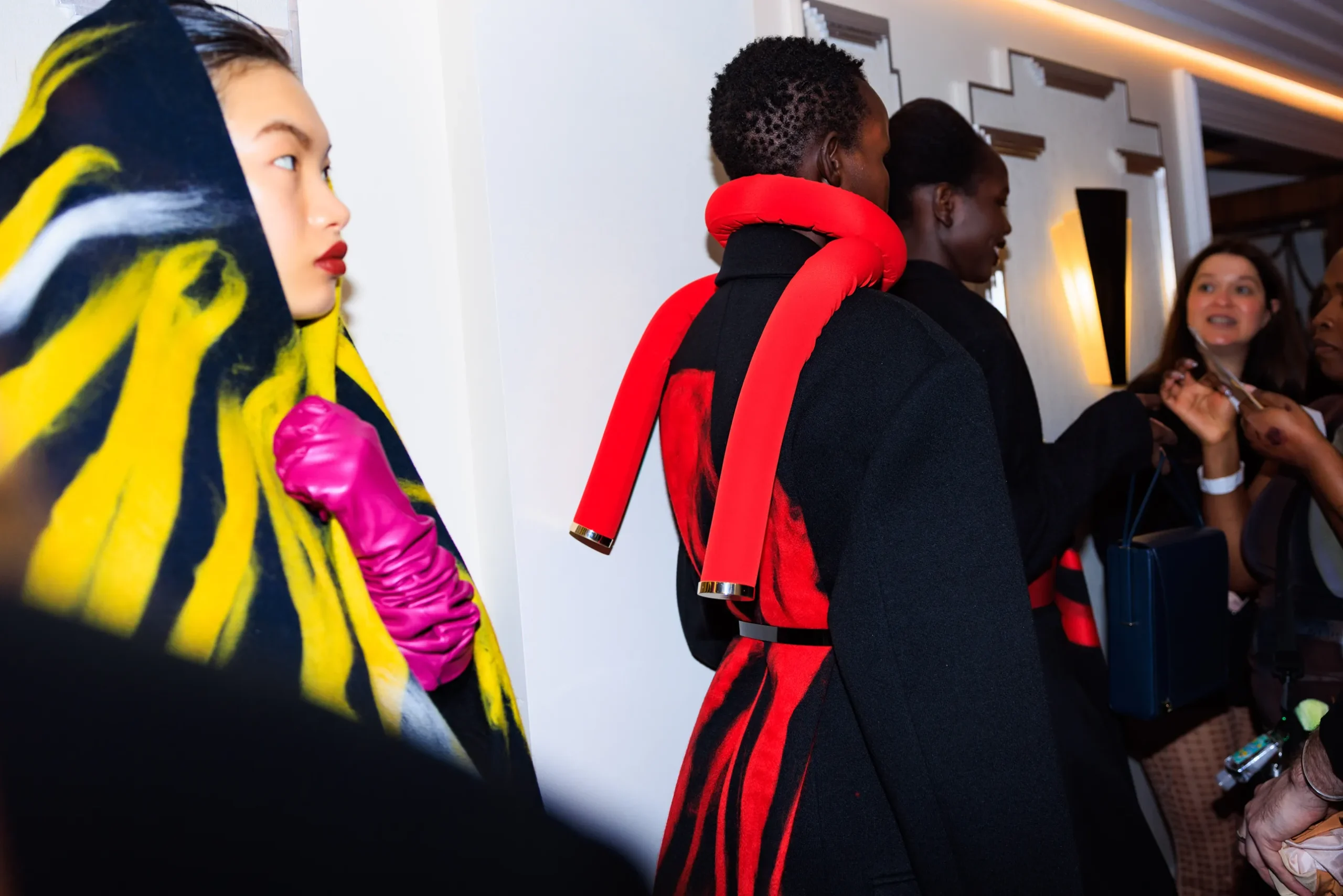 Εβδομάδα Μόδας Λονδίνου FW23-24: Οι κορυφαίες backstage στιγμές-33