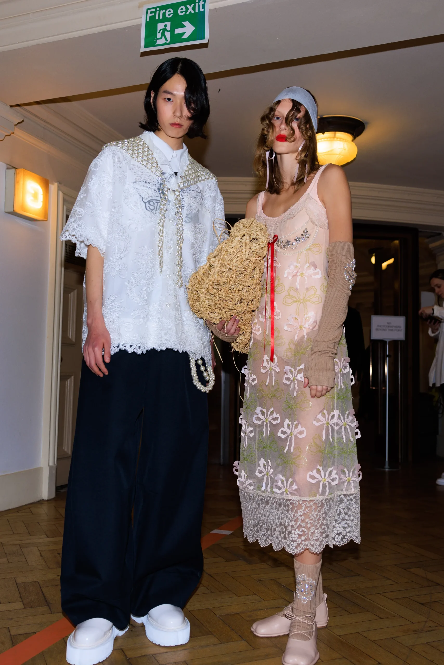 Εβδομάδα Μόδας Λονδίνου FW23-24: Οι κορυφαίες backstage στιγμές-29