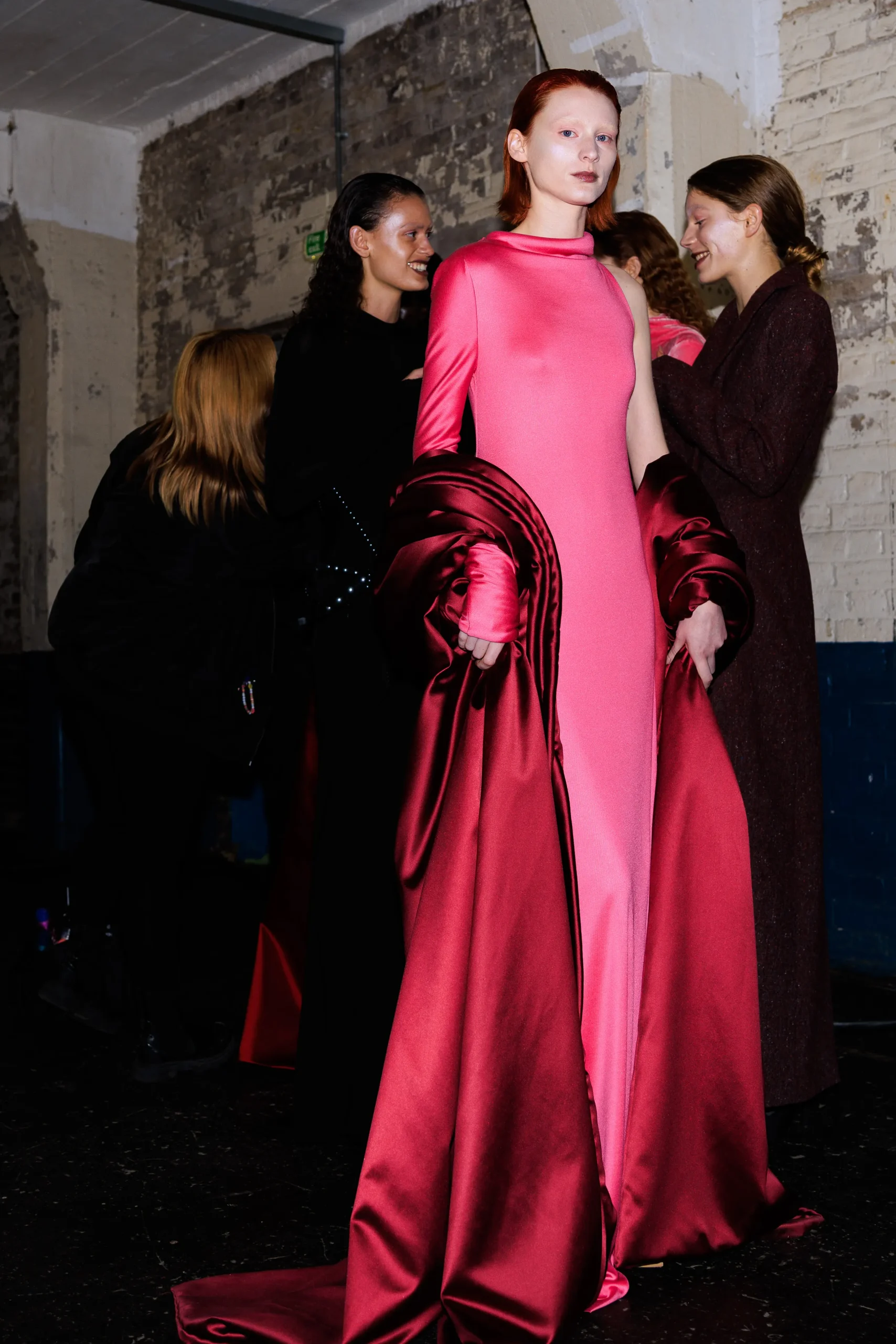 Εβδομάδα Μόδας Λονδίνου FW23-24: Οι κορυφαίες backstage στιγμές-45