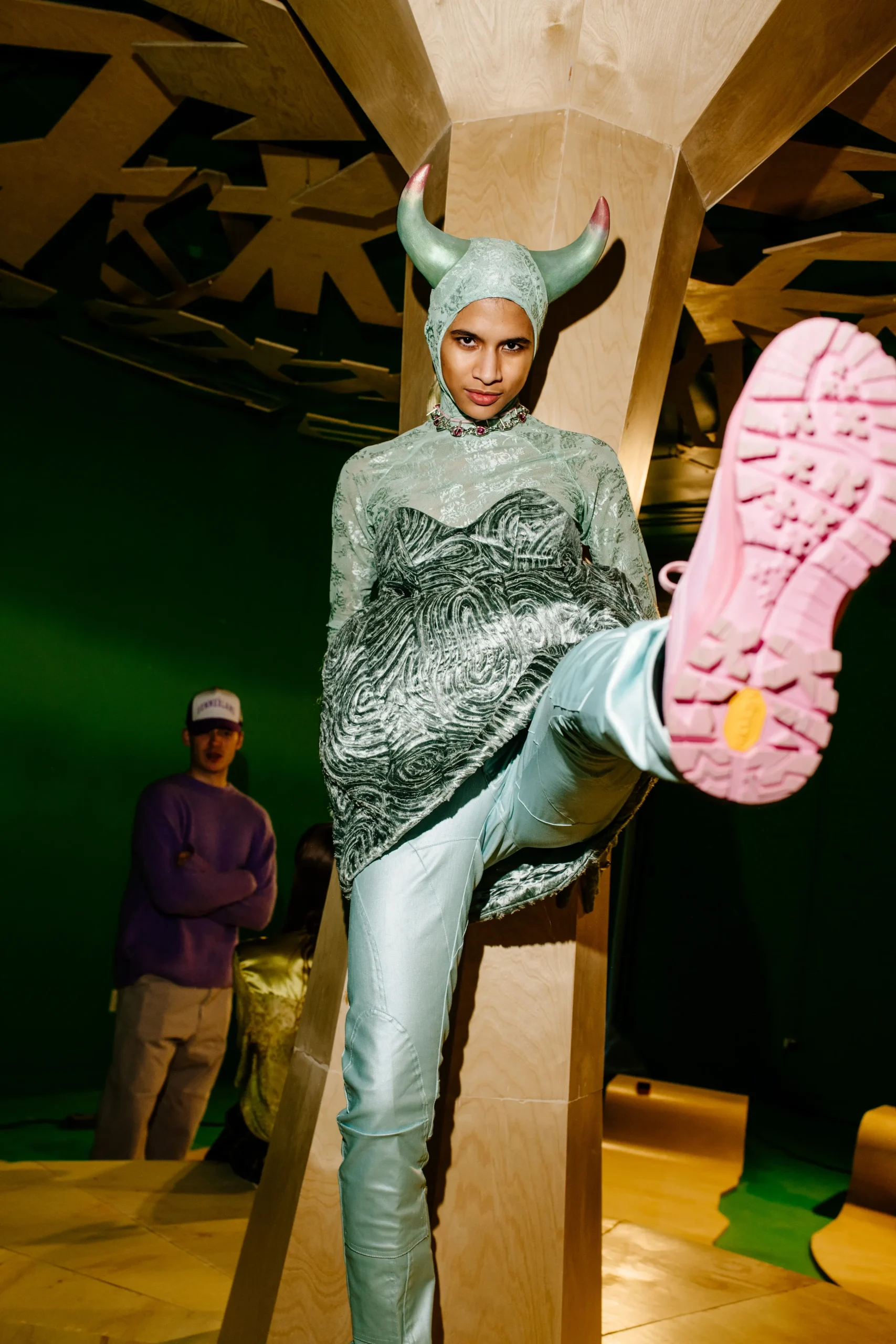 Εβδομάδα Μόδας Νέας Υόρκης FW23-24: Οι κορυφαίες backstage στιγμές-51