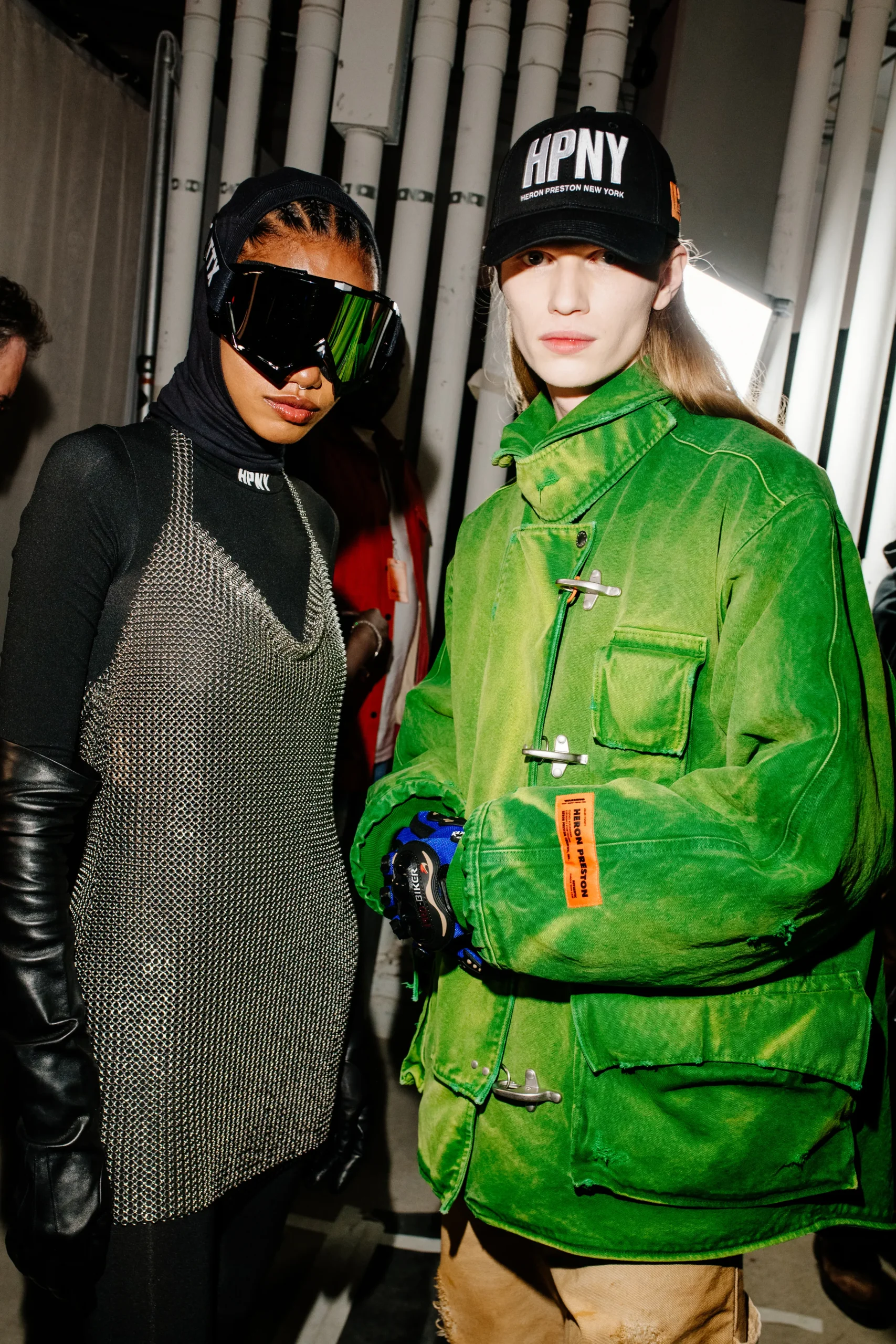 Εβδομάδα Μόδας Νέας Υόρκης FW23-24: Οι κορυφαίες backstage στιγμές-36