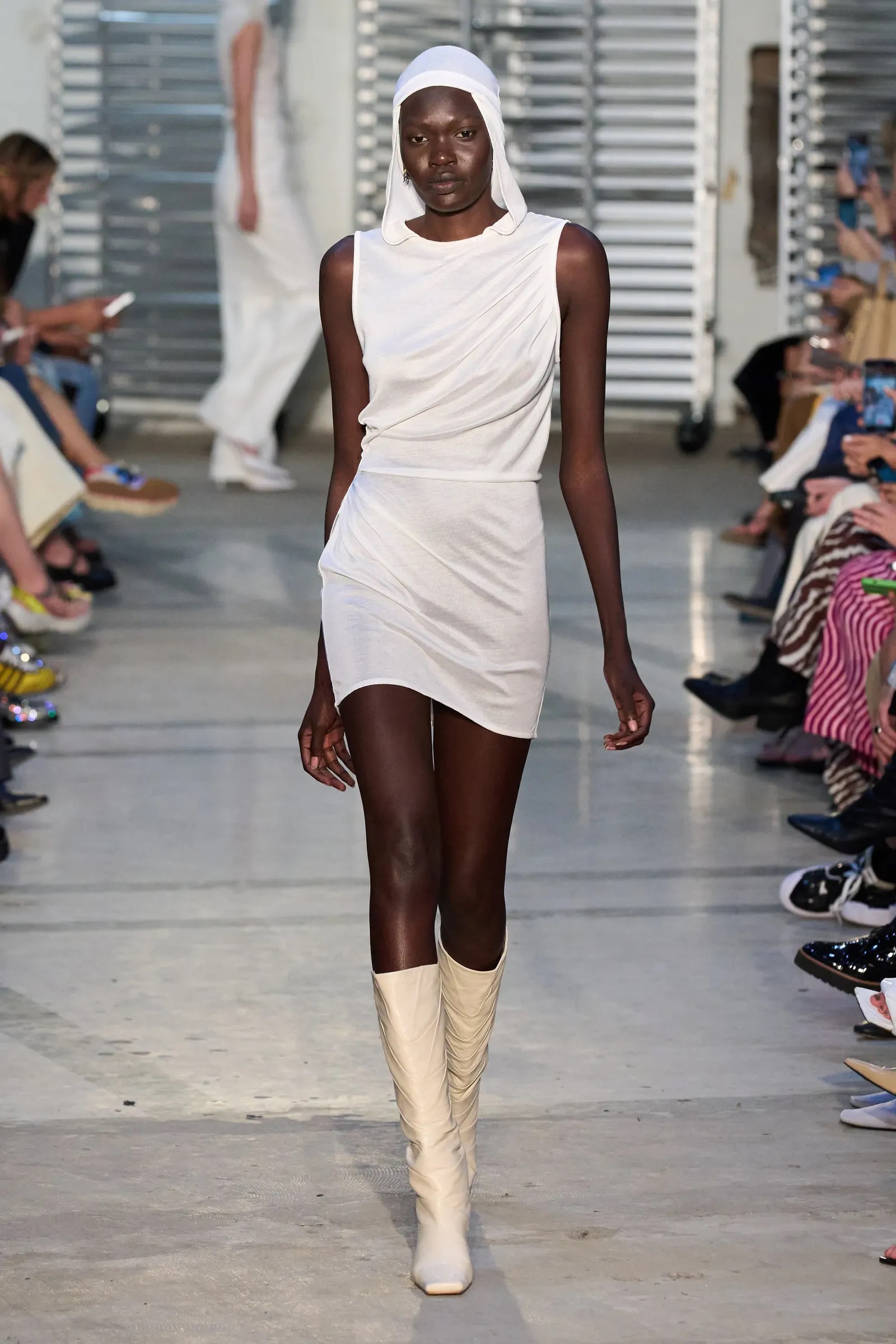 Ruched dress: Το φόρεμα που κολακεύει κάθε σωματότυπο-2