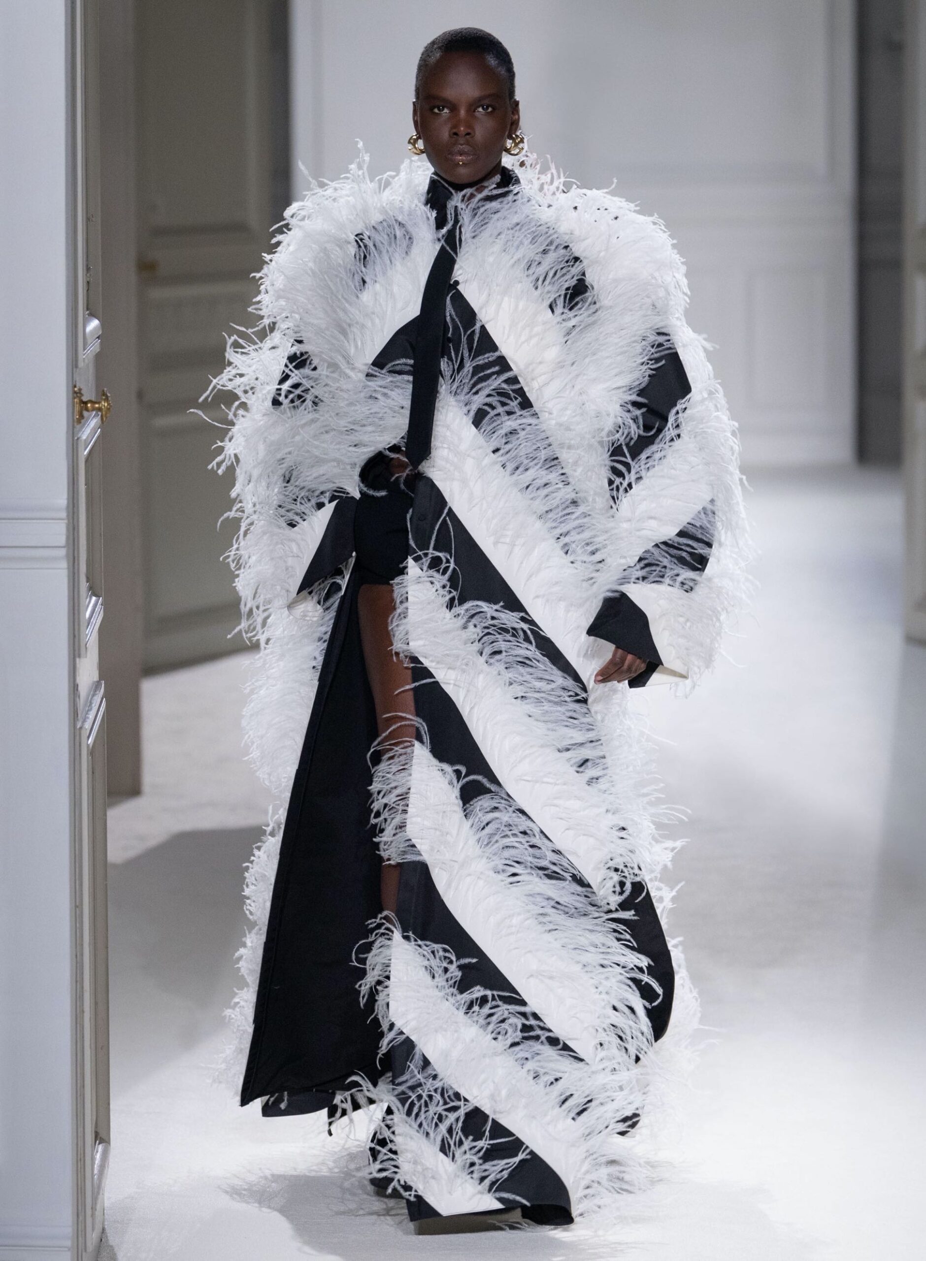 Valentino AW23: Τo νέο black tie dress code διά χειρός Pierpaolo Piccioli-3