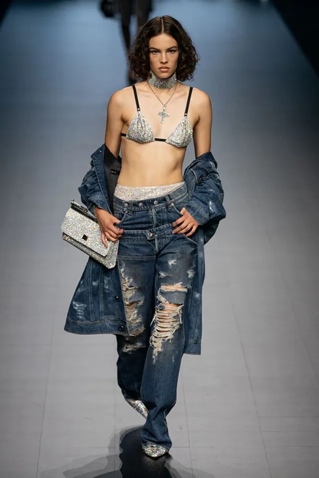 Ripped jeans: Επέστρεψαν και αυτά είναι τα must-have σχέδια-3