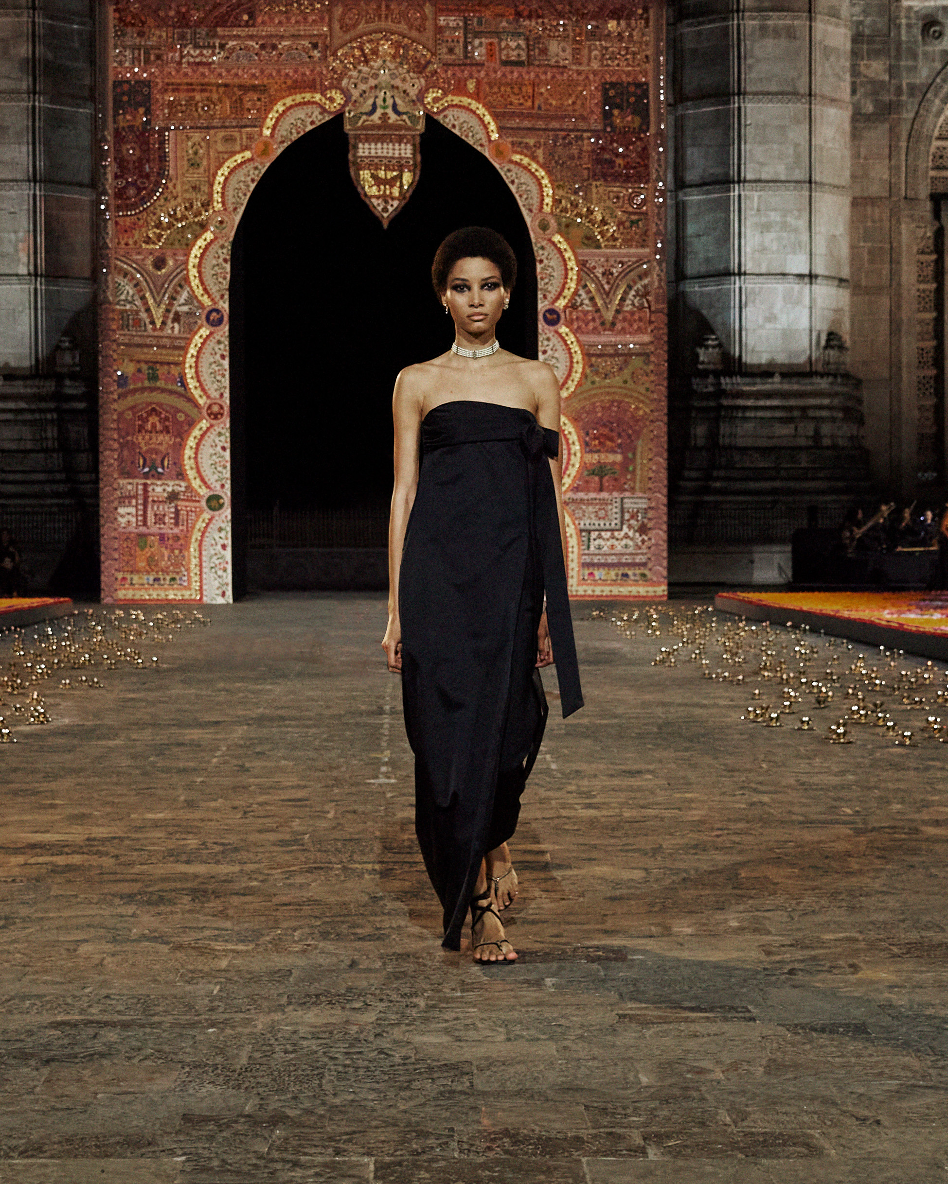Dior Pre-Fall 2023: Όλα τα χρώματα της Ινδίας σε μια μαγευτική συλλογή-18